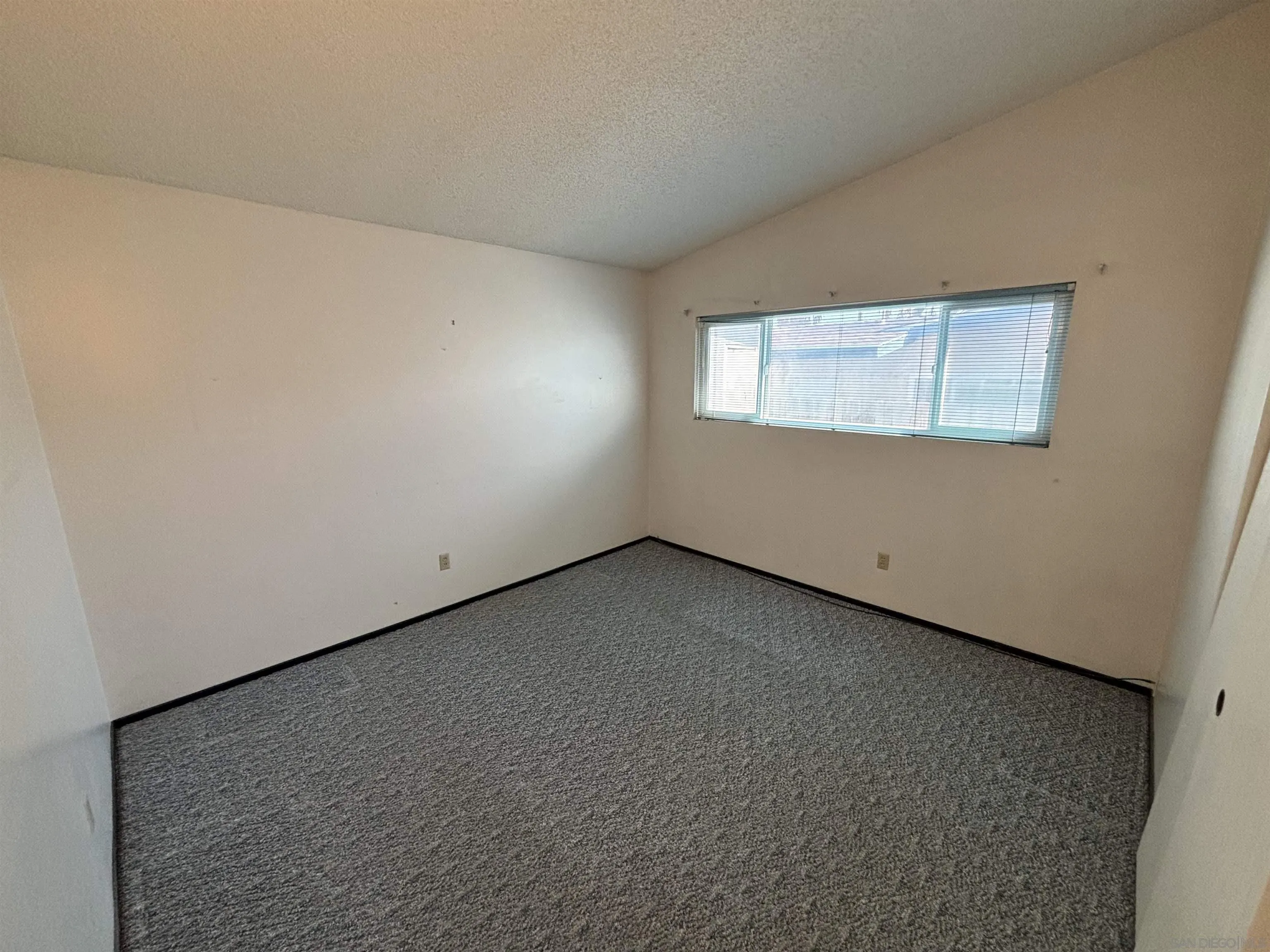 https://cdn.realtyfeed.com/cdn/127/250039569/86598bef75b2522696d6f046575c7a06.webp