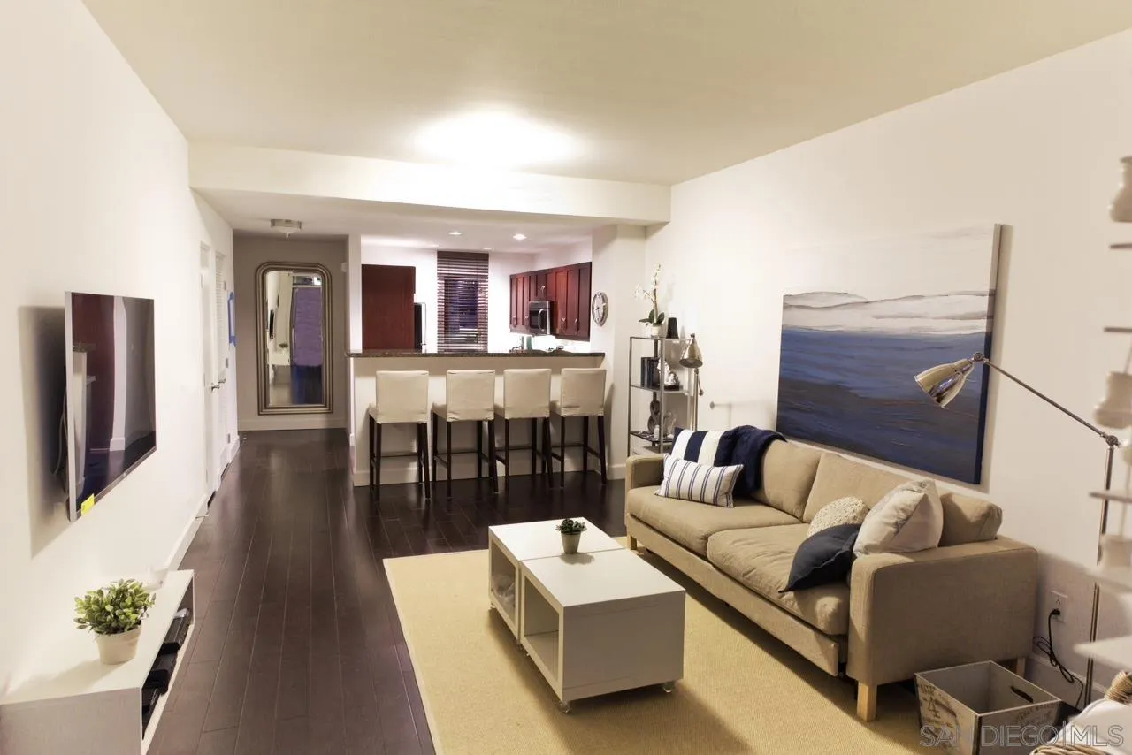 https://cdn.realtyfeed.com/cdn/127/250039584/e2b425b9cf48fd16bf05cca02cab8f16.webp