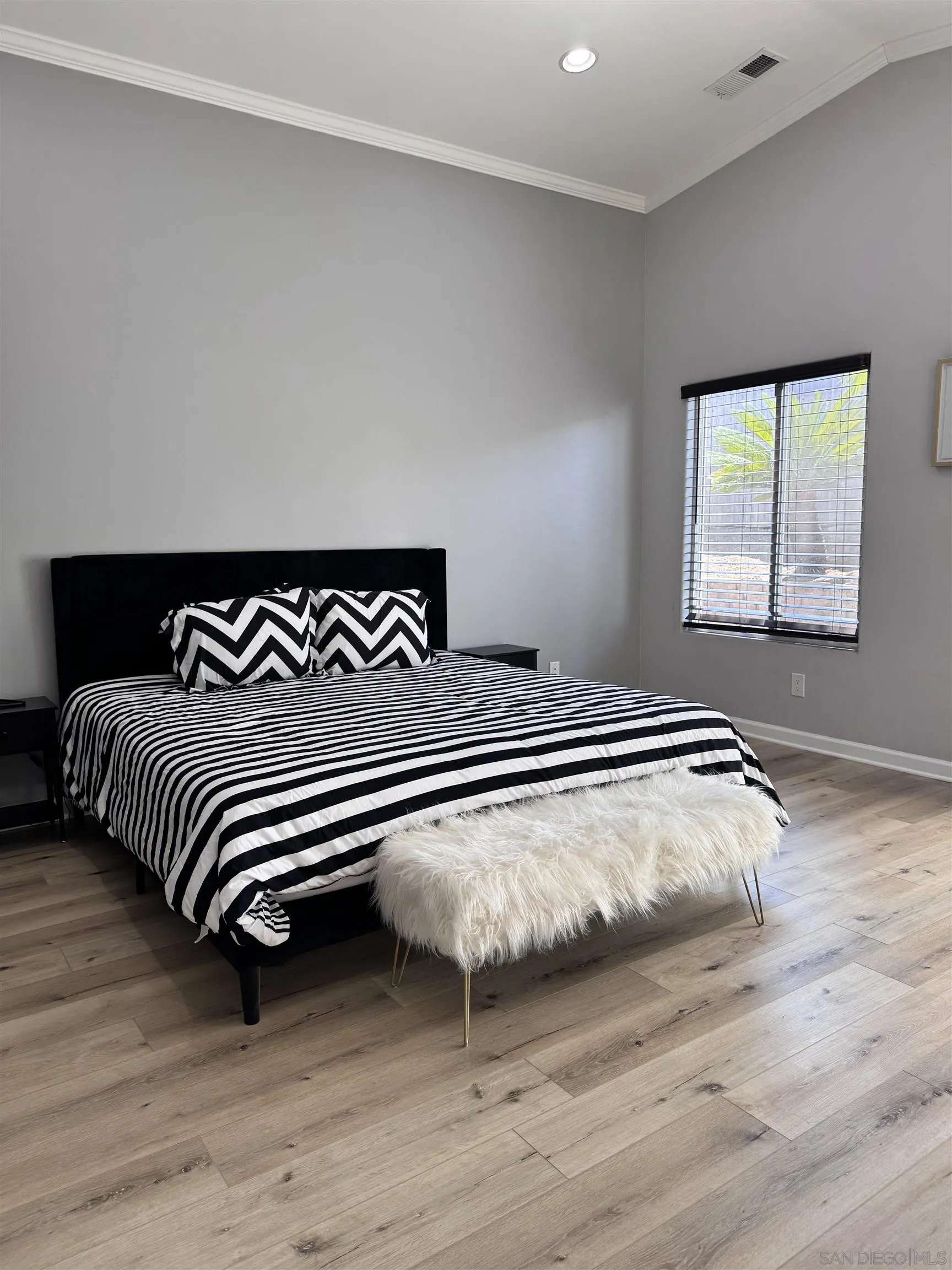 https://cdn.realtyfeed.com/cdn/127/250039586/02cd3dab90b74bb5795a28d245bfeacb.webp