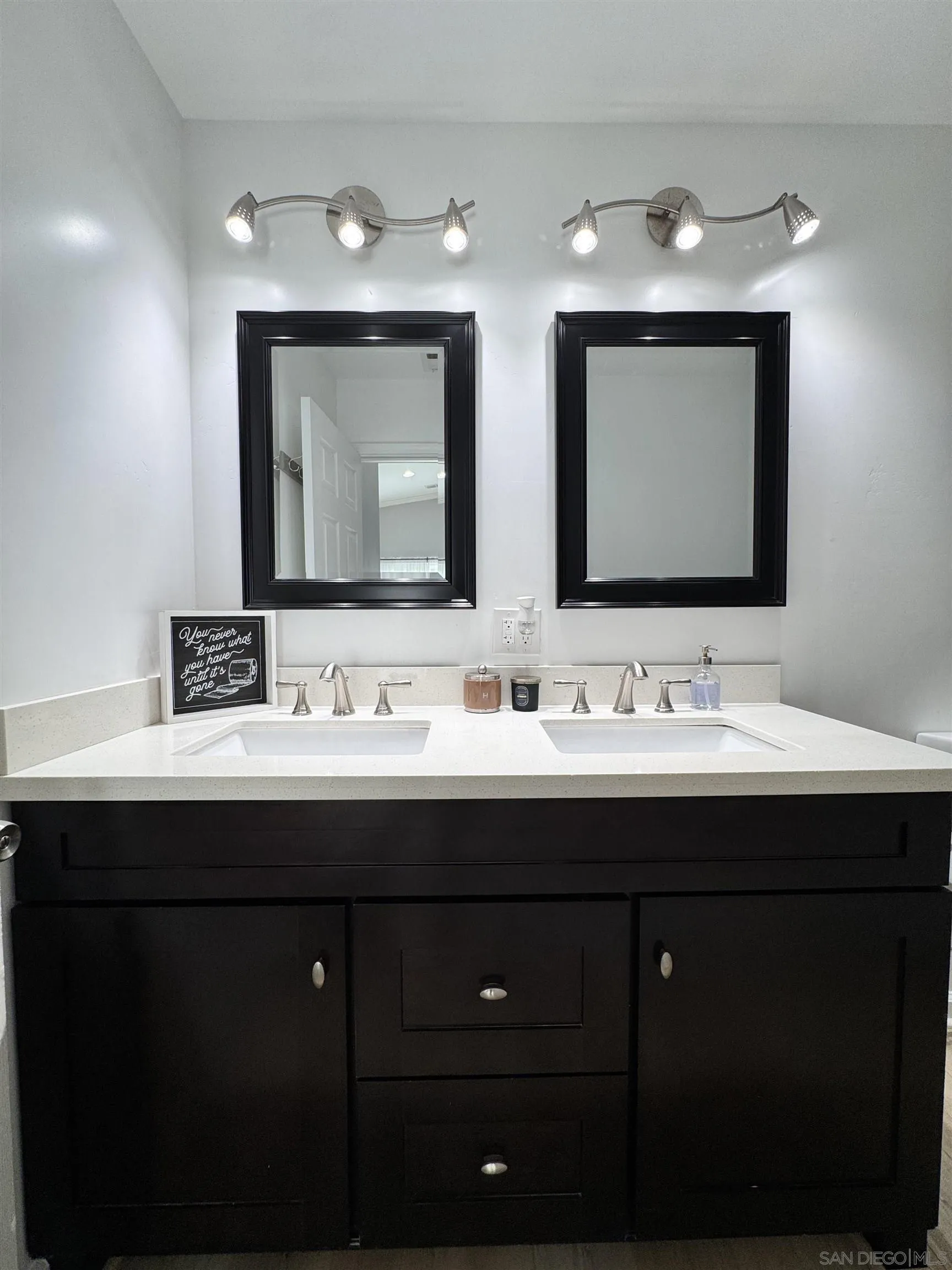 https://cdn.realtyfeed.com/cdn/127/250039586/5d5a30c25e50b37971de9623d617f16c.webp