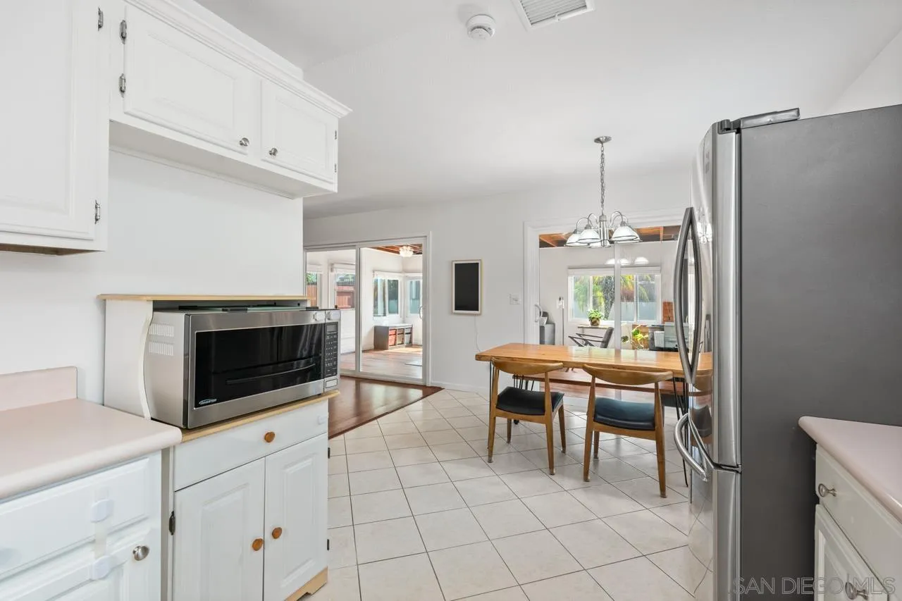 https://cdn.realtyfeed.com/cdn/127/250039591/658f252df19fc780d09954ec1e02459b.webp