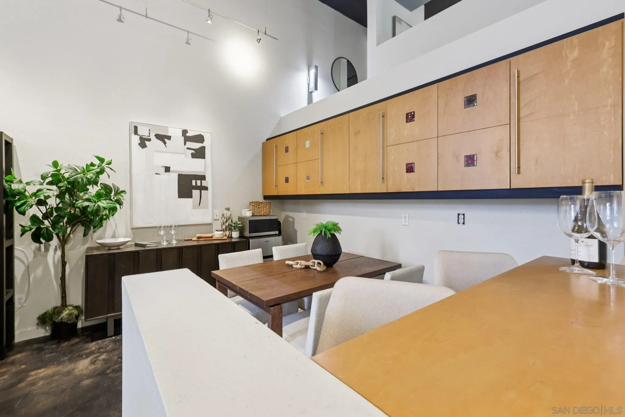 https://cdn.realtyfeed.com/cdn/127/250039596/1dcc491e11ec865b2b49f912aeee69bb.webp