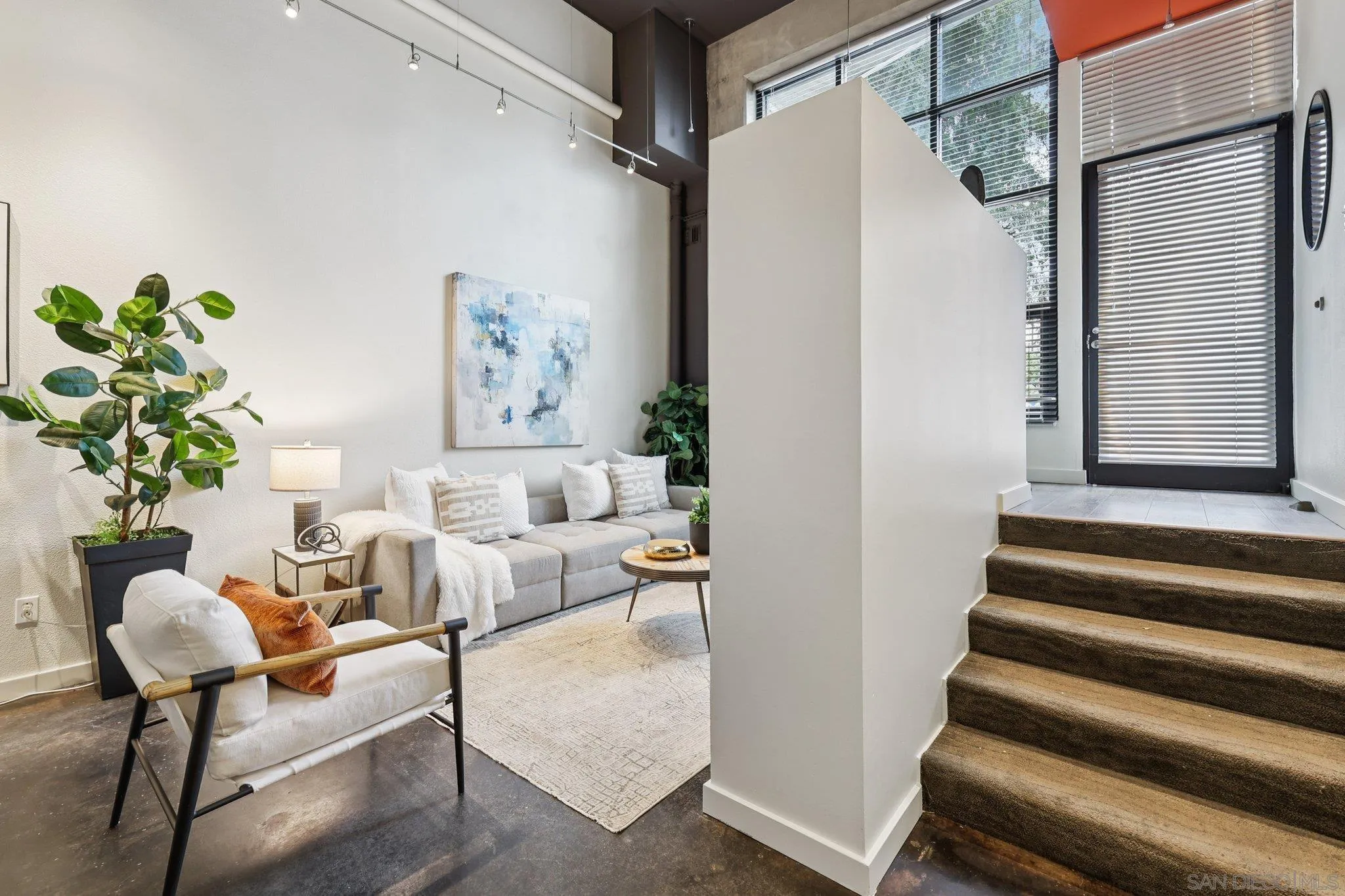 https://cdn.realtyfeed.com/cdn/127/250039596/321217132250182a090480d3e7d824be.webp