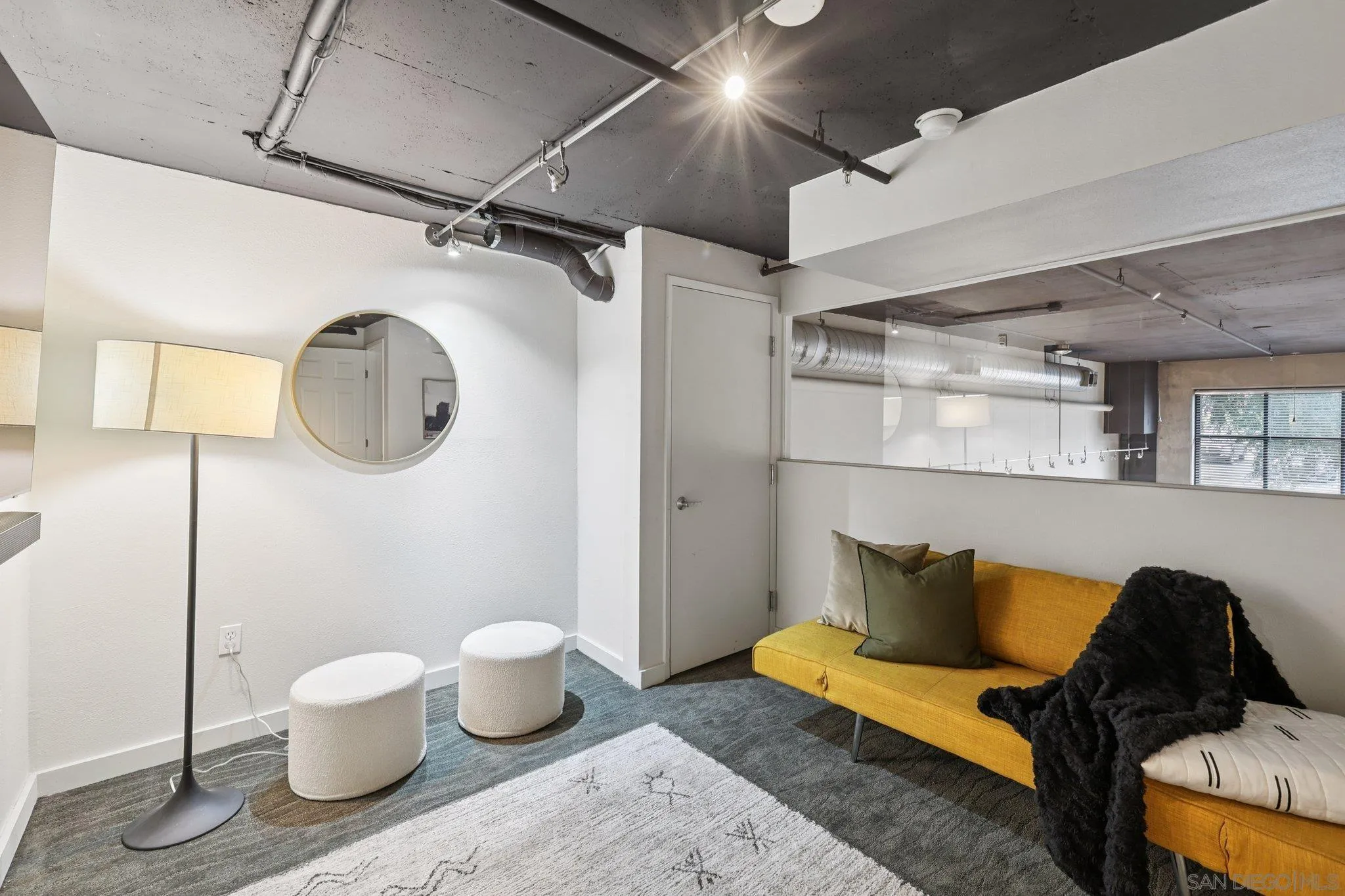 https://cdn.realtyfeed.com/cdn/127/250039596/43813b989f6d7e9dd1b3731742d448b5.webp