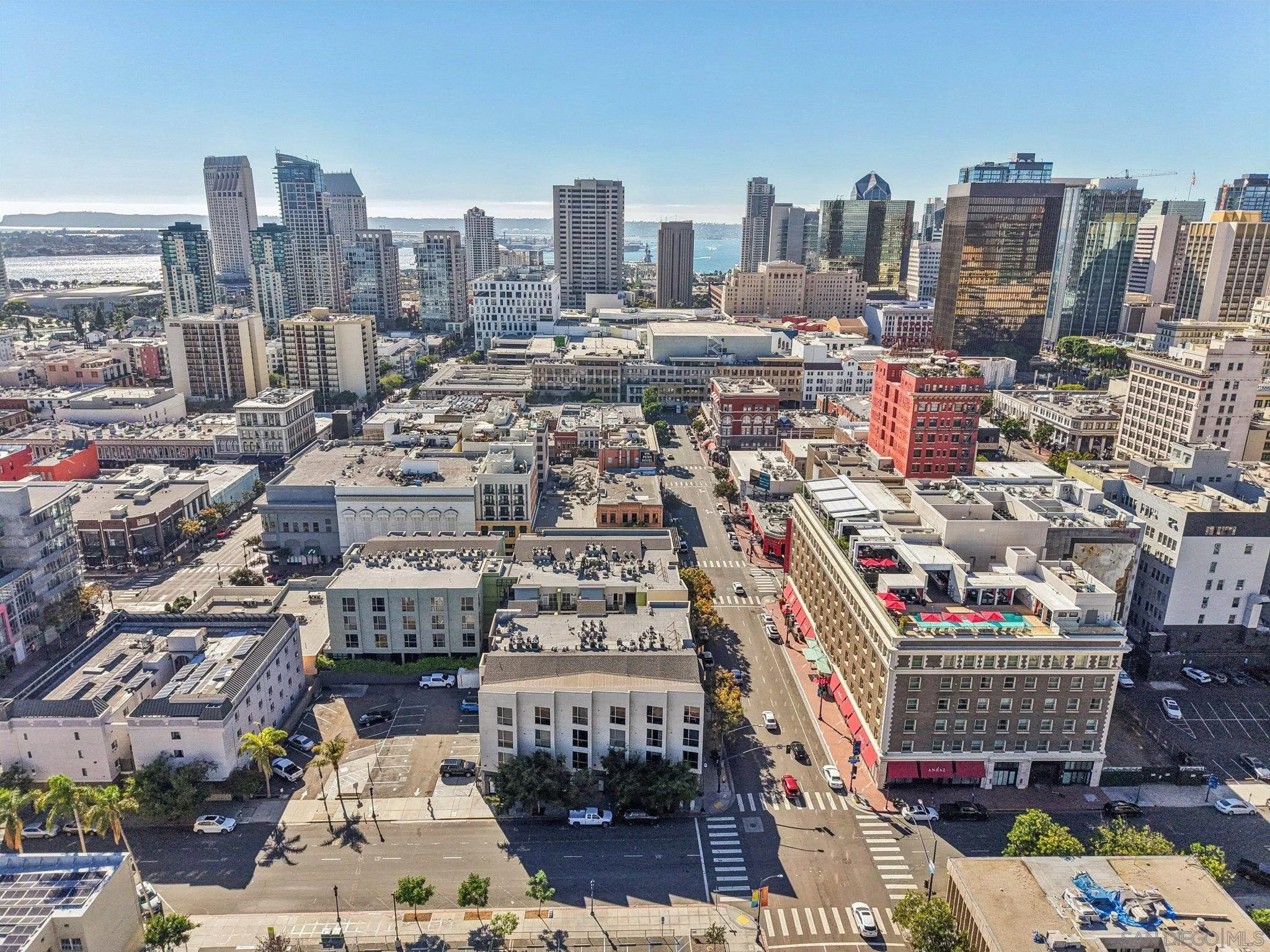 https://cdn.realtyfeed.com/cdn/127/250039596/8bda73c6f37bcc376b1d2b13fced37d0.webp
