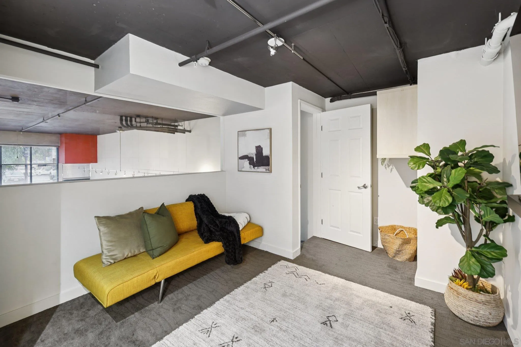 https://cdn.realtyfeed.com/cdn/127/250039596/b3b09b895be0f6922999e255b29a0bbf.webp