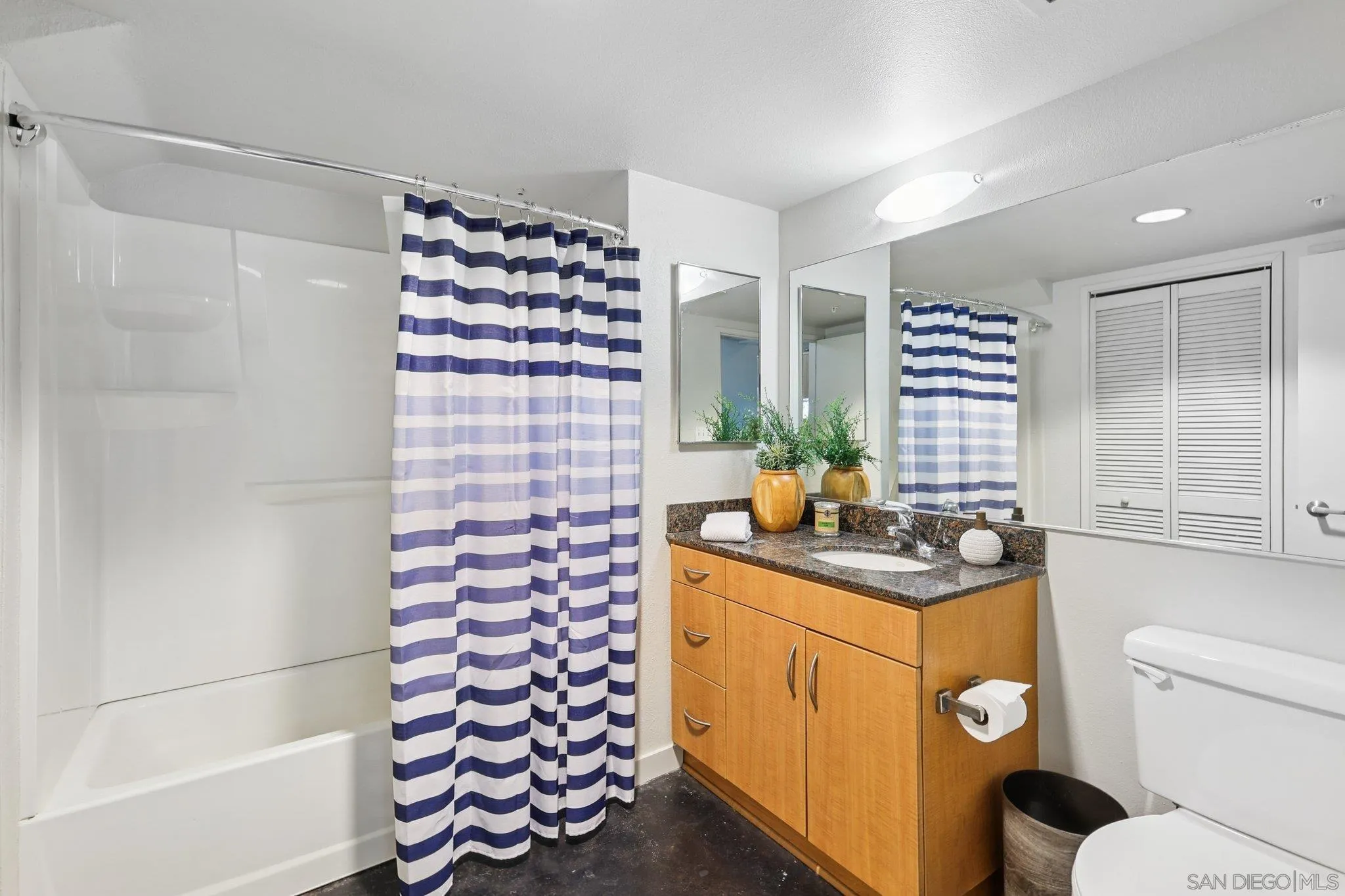 https://cdn.realtyfeed.com/cdn/127/250039596/fa72b4ef5bf48fddec23235a0c009025.webp