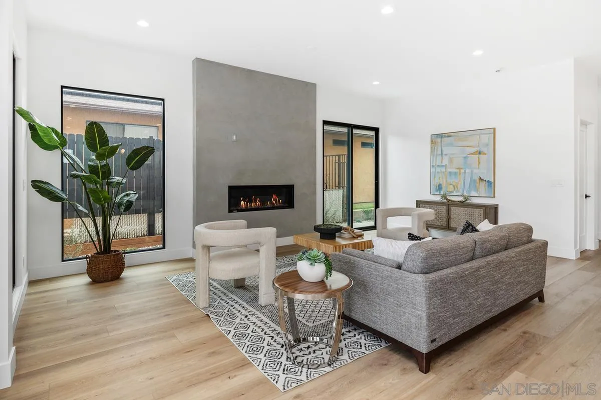 https://cdn.realtyfeed.com/cdn/127/250039600/2493ff05991a4d98bf445f93b856f4ce.webp