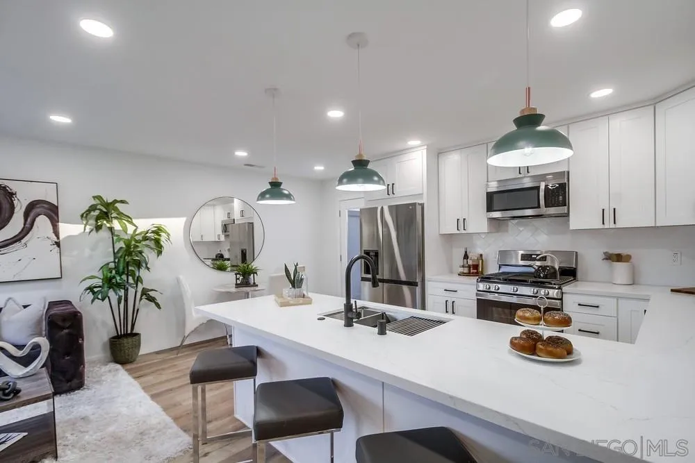 https://cdn.realtyfeed.com/cdn/127/250039606/ce6511b6205106c1cfe9caeea0e962e2.webp