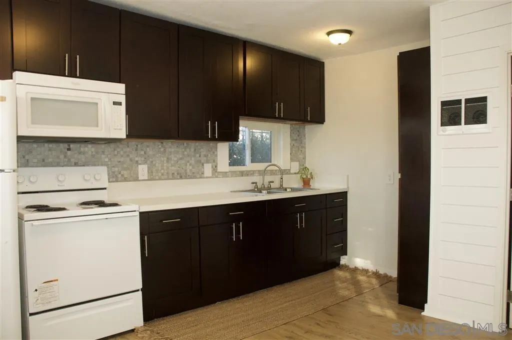 https://cdn.realtyfeed.com/cdn/127/250039608/20f392a0f0fedc807cbcf042d8f15fbd.webp