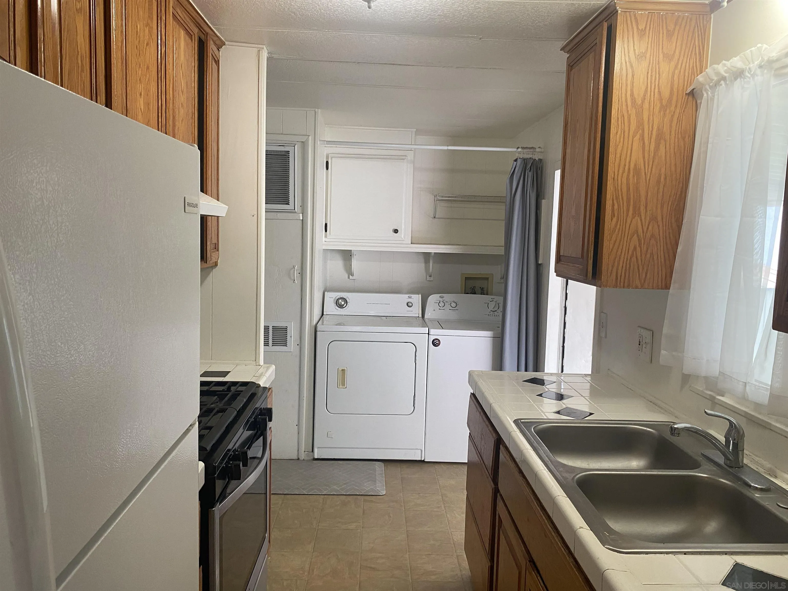 https://cdn.realtyfeed.com/cdn/127/250039610/1760647048a9d0325f6a3717229f95b4.webp