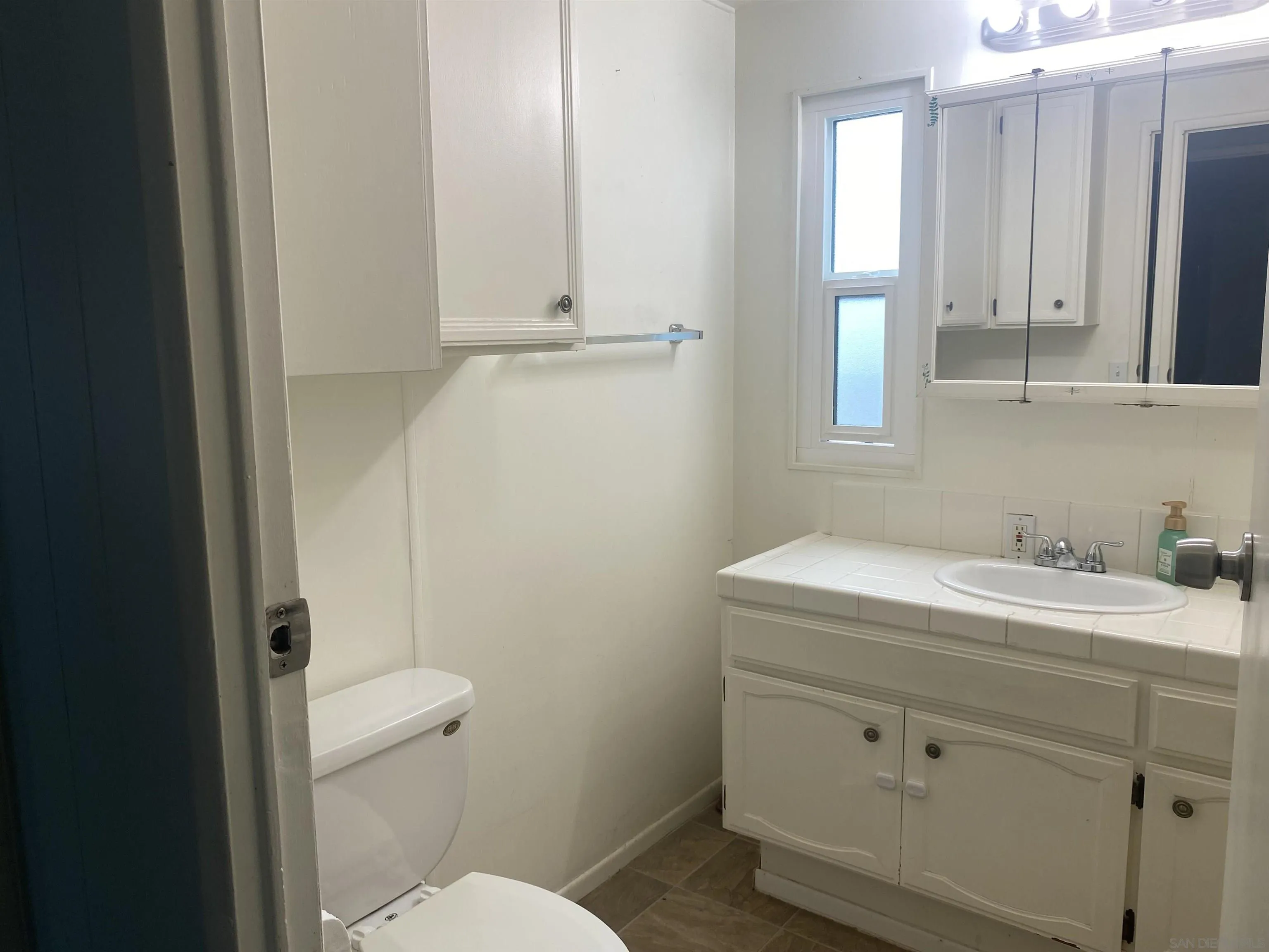 https://cdn.realtyfeed.com/cdn/127/250039610/78855a79201b2b56fddbe6424aa473b8.webp