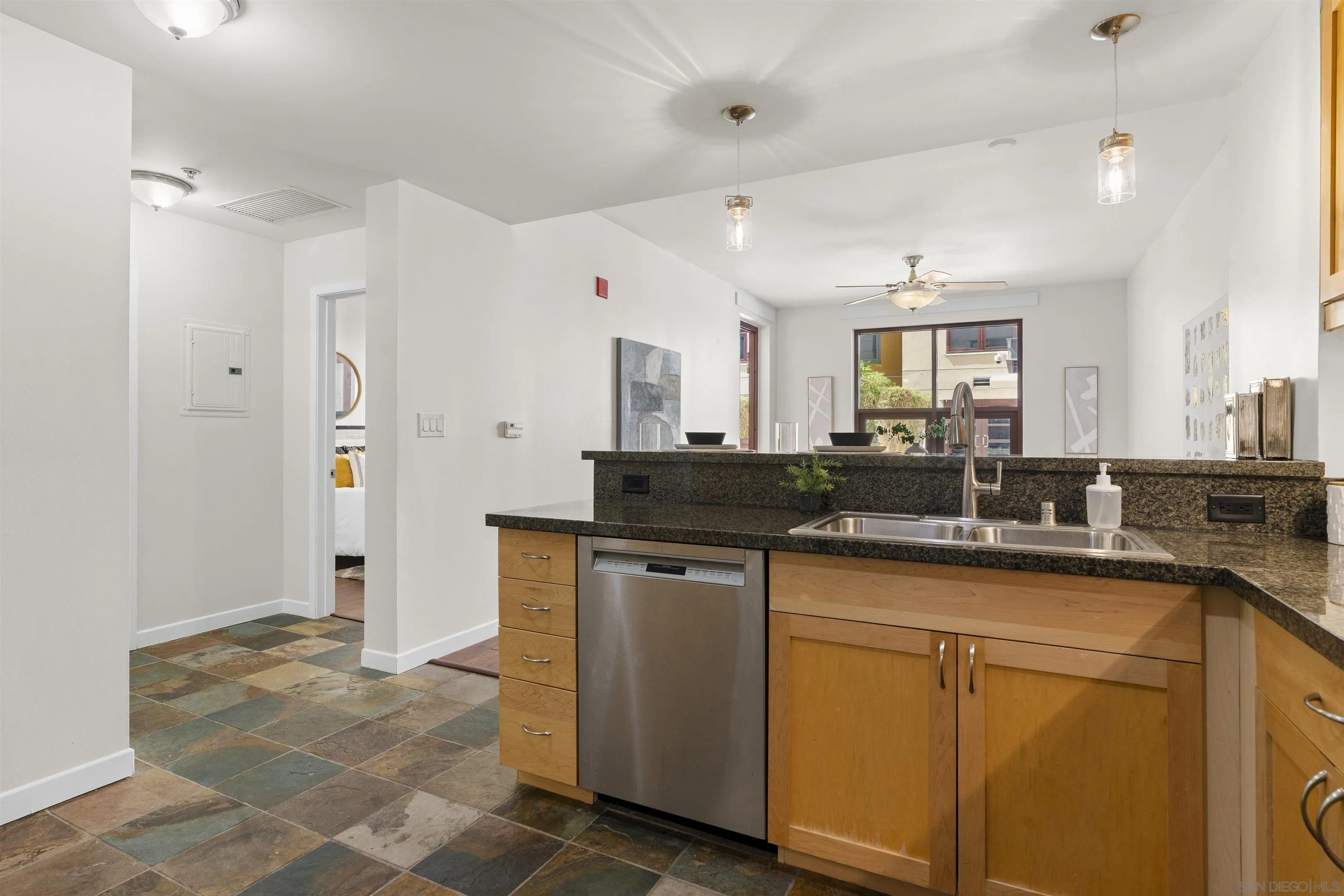 Photo #6: 250039611 Listing 