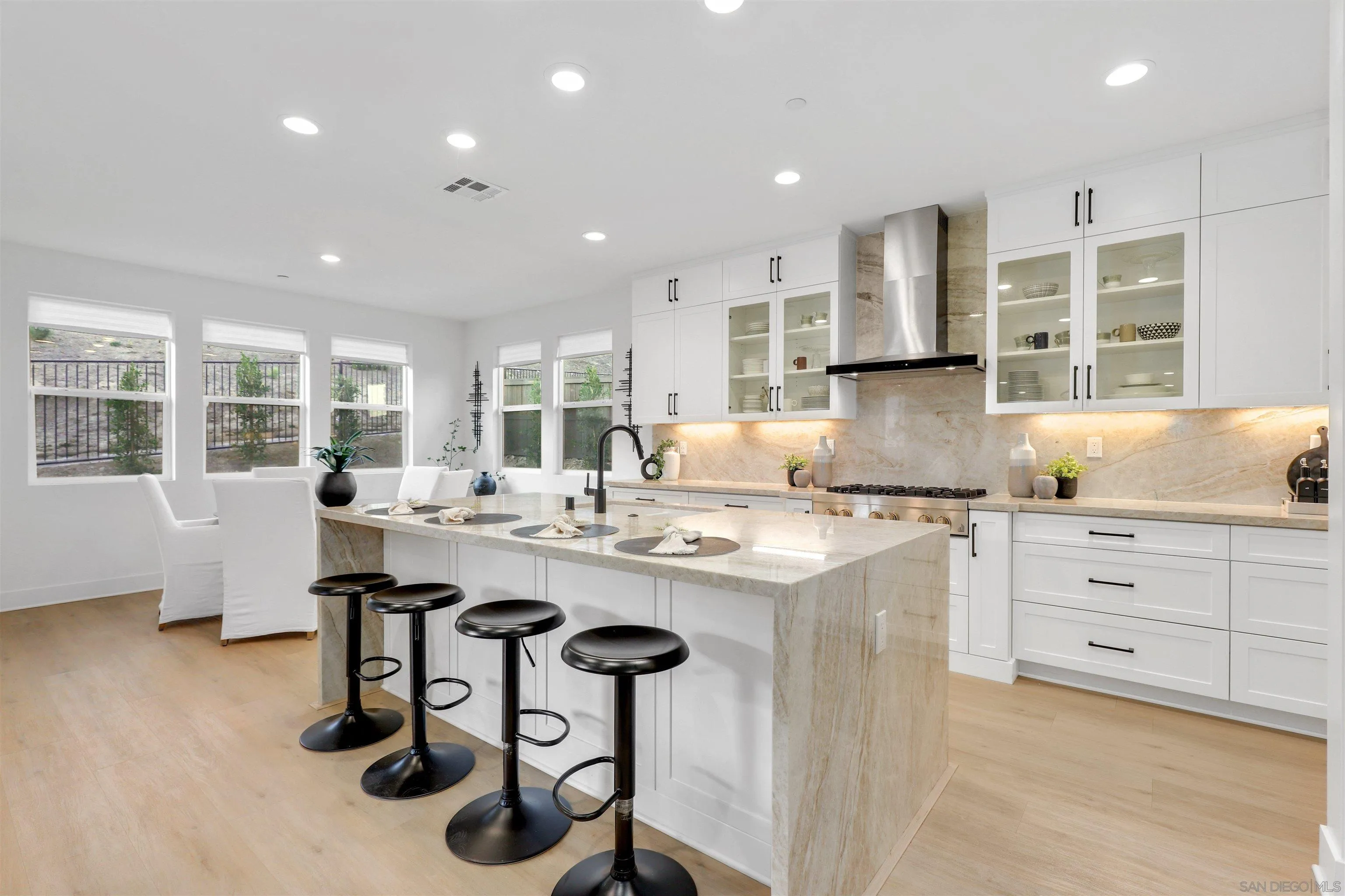 https://cdn.realtyfeed.com/cdn/127/250039615/e81af05c7bb7e39ffa4f37454f73f37b.webp