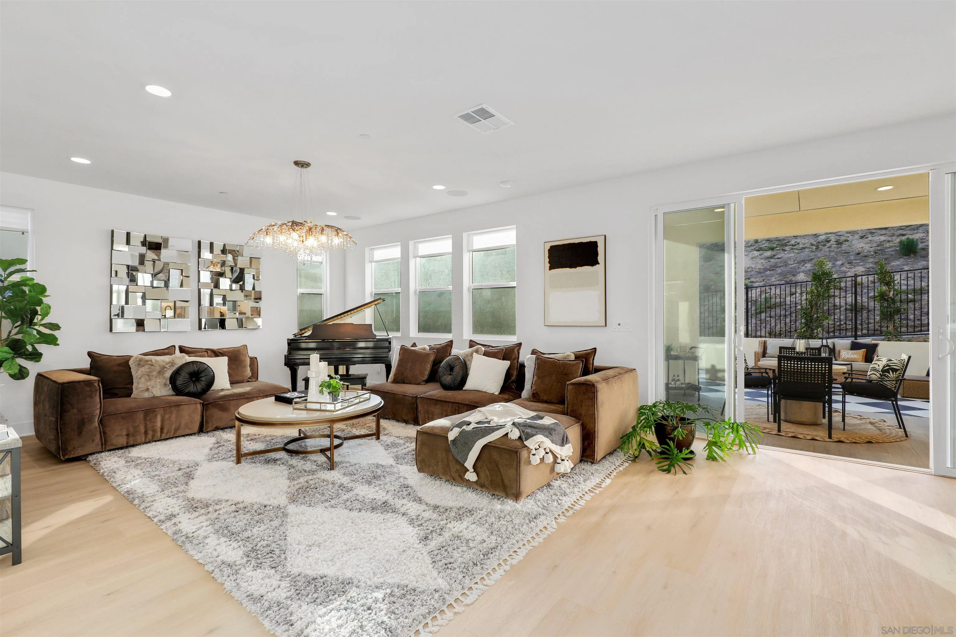 https://cdn.realtyfeed.com/cdn/127/250039615/edc0e568cb6749edba8a480b15f8b26c.webp