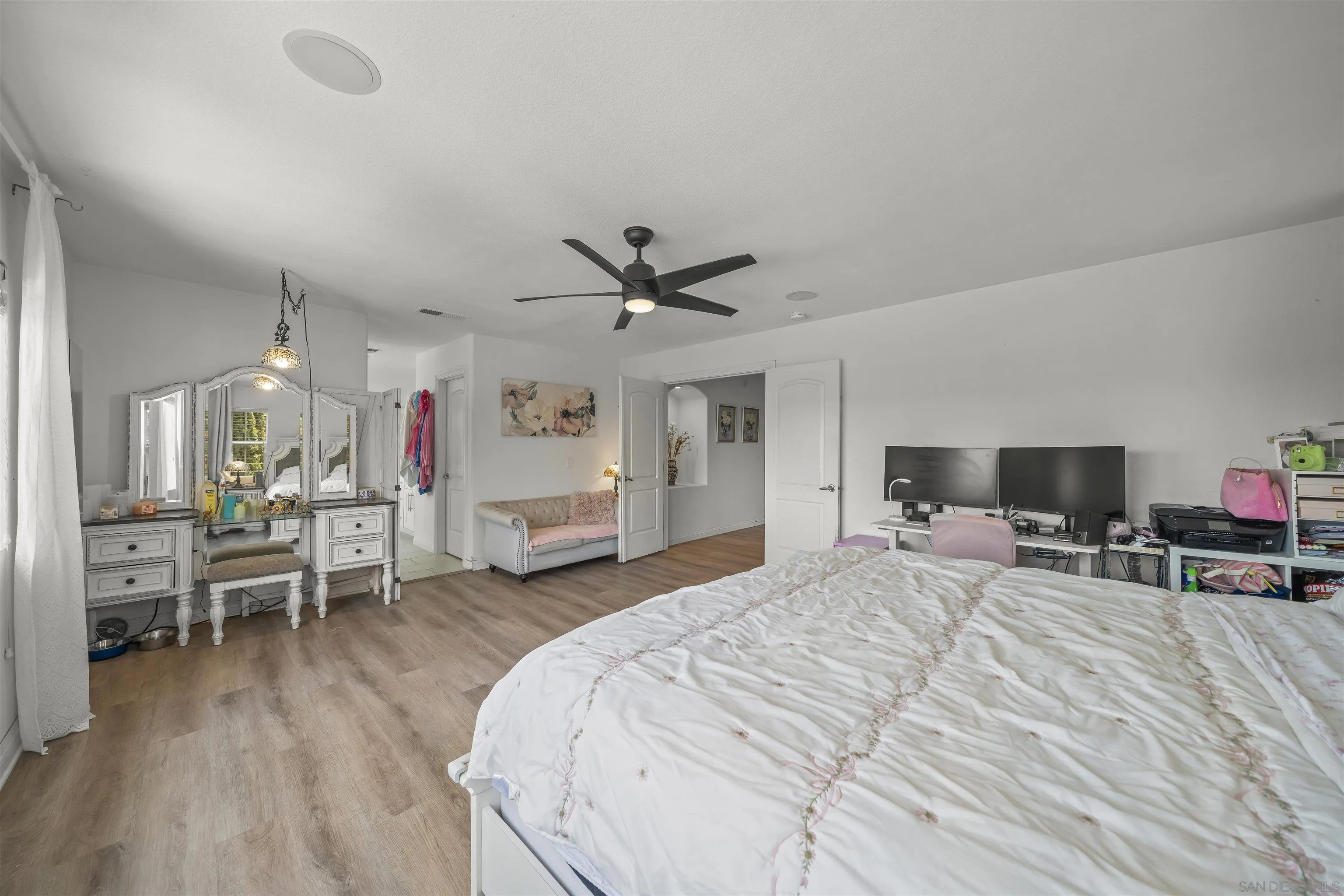 https://cdn.realtyfeed.com/cdn/127/250039627/1b3f17764cc3388f73195f10f3209d32.webp