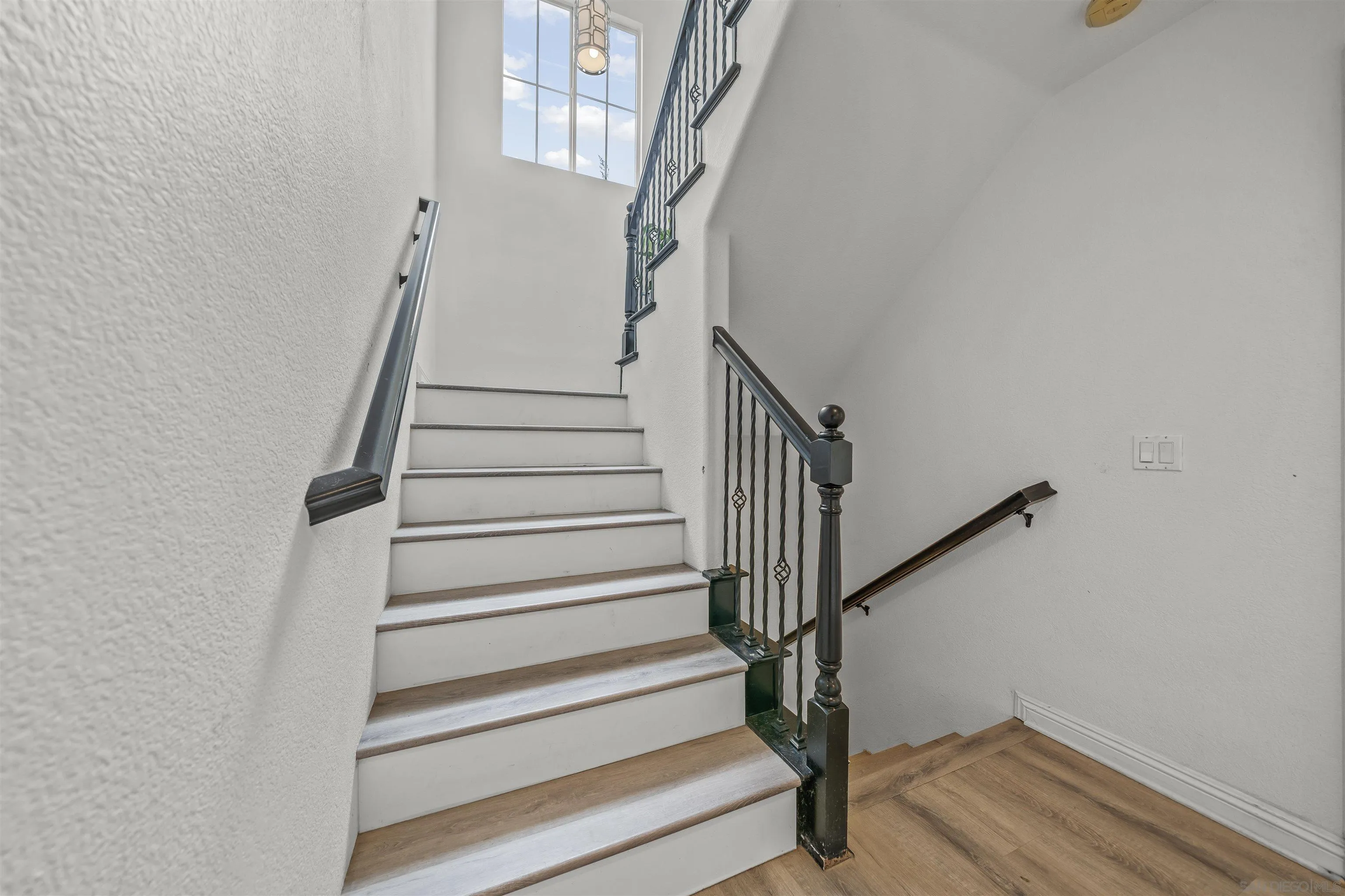 https://cdn.realtyfeed.com/cdn/127/250039627/9a02bd956a2547be8fbd732a1ad7219e.webp
