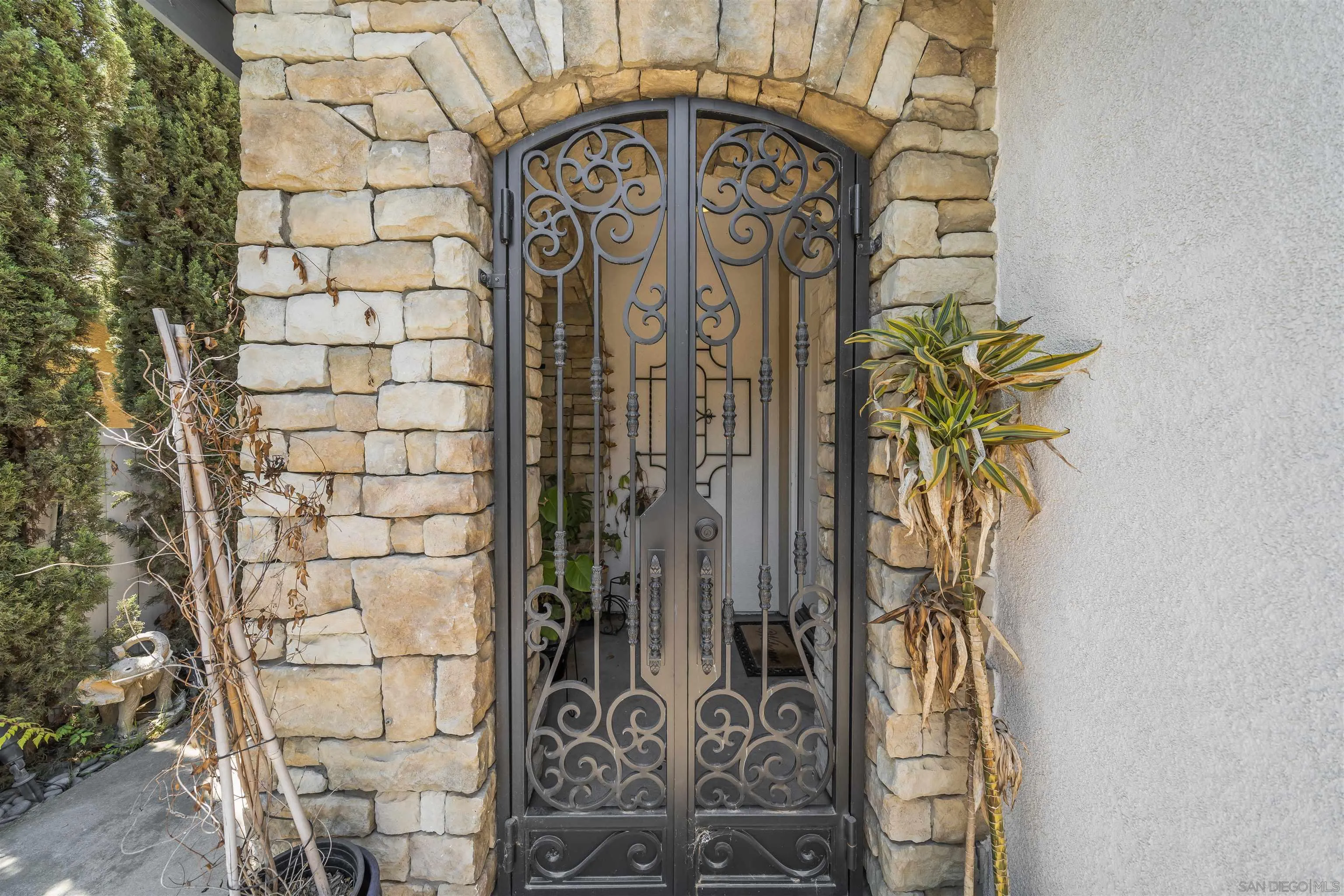 https://cdn.realtyfeed.com/cdn/127/250039627/cb80b813959bb4d153080ff7f1aea226.webp