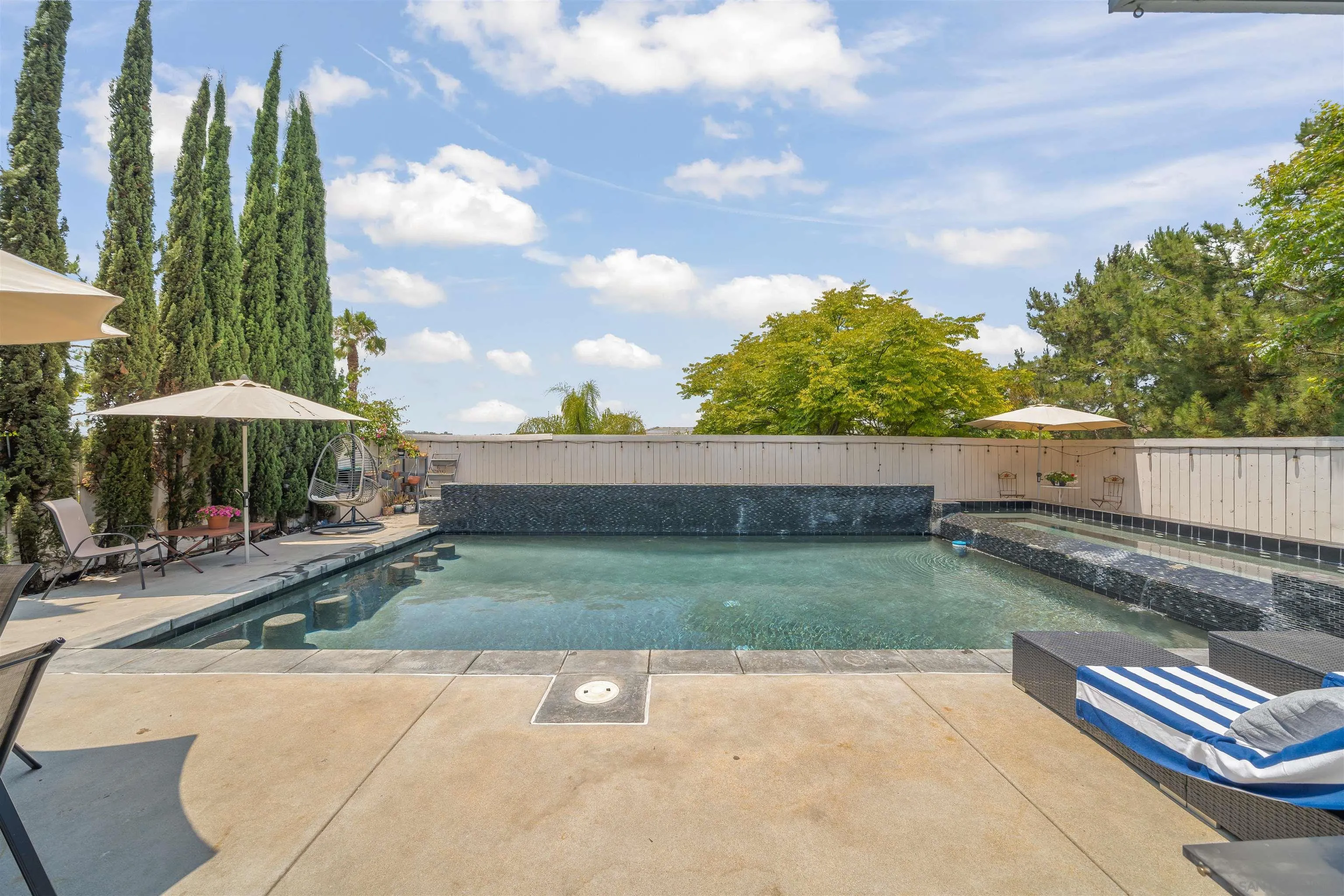 https://cdn.realtyfeed.com/cdn/127/250039627/e7a2618227377f0337ef7fdb87ee6634.webp