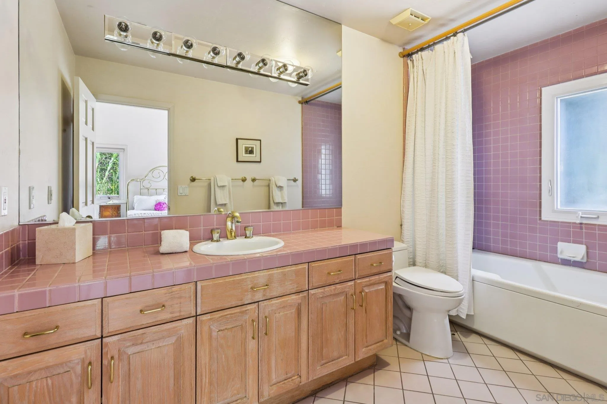 https://cdn.realtyfeed.com/cdn/127/250039631/3b168df0f38d756021752220483def2b.webp