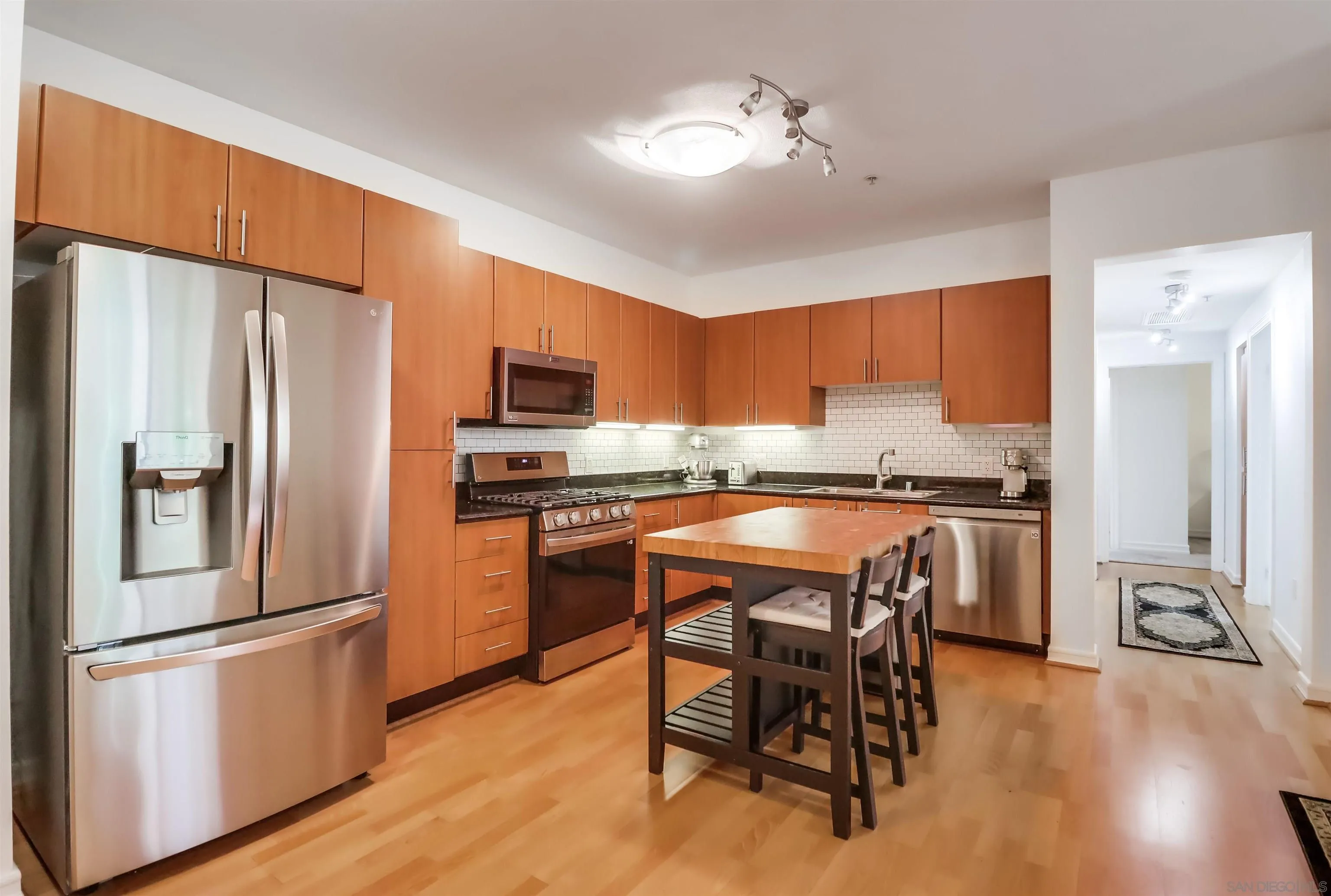 https://cdn.realtyfeed.com/cdn/127/250039635/a64a34836fa54e5672d62f0e26cfd644.webp