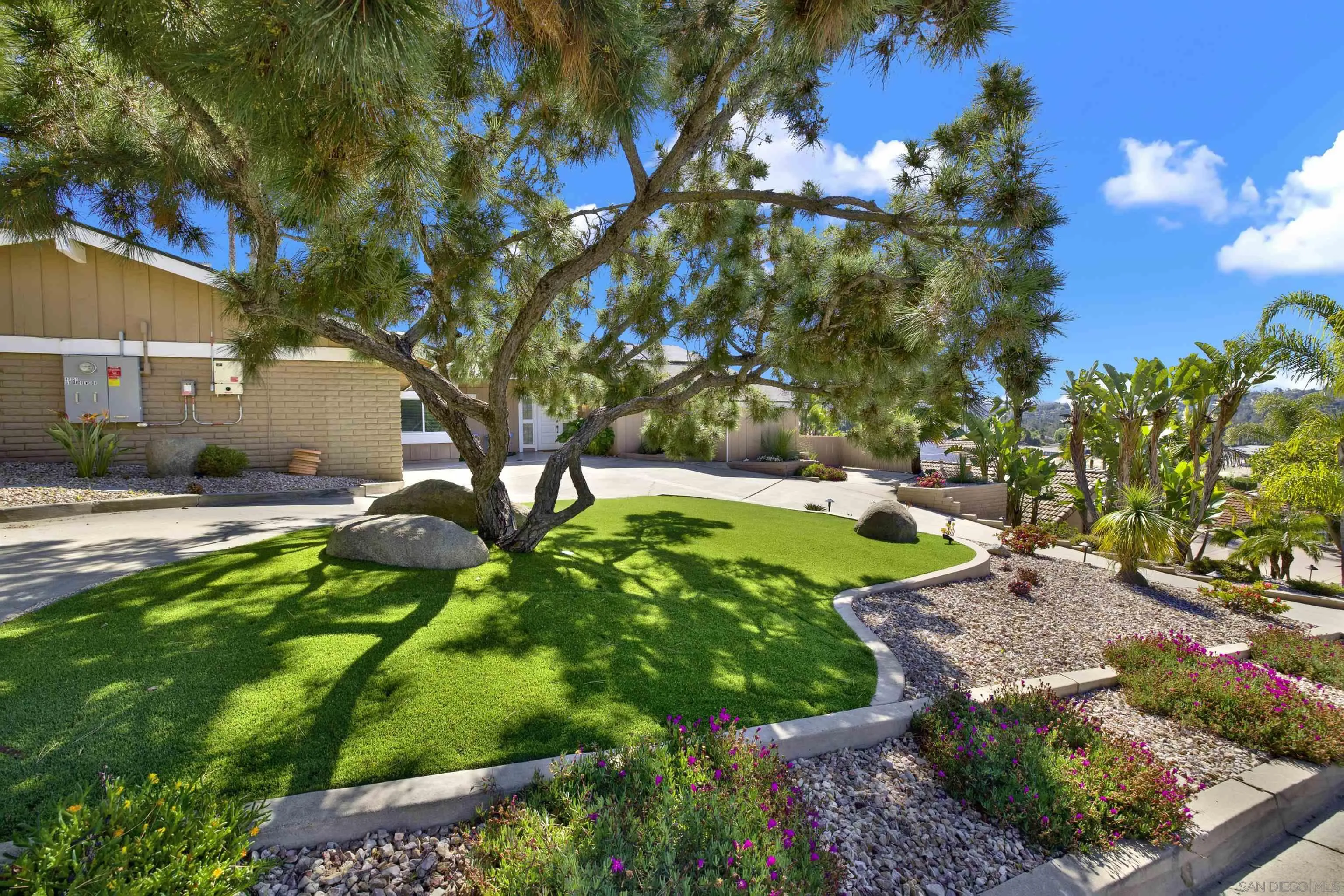 https://cdn.realtyfeed.com/cdn/127/250039636/48b5d2e66605f5ca124dc85ac77f33e8.webp