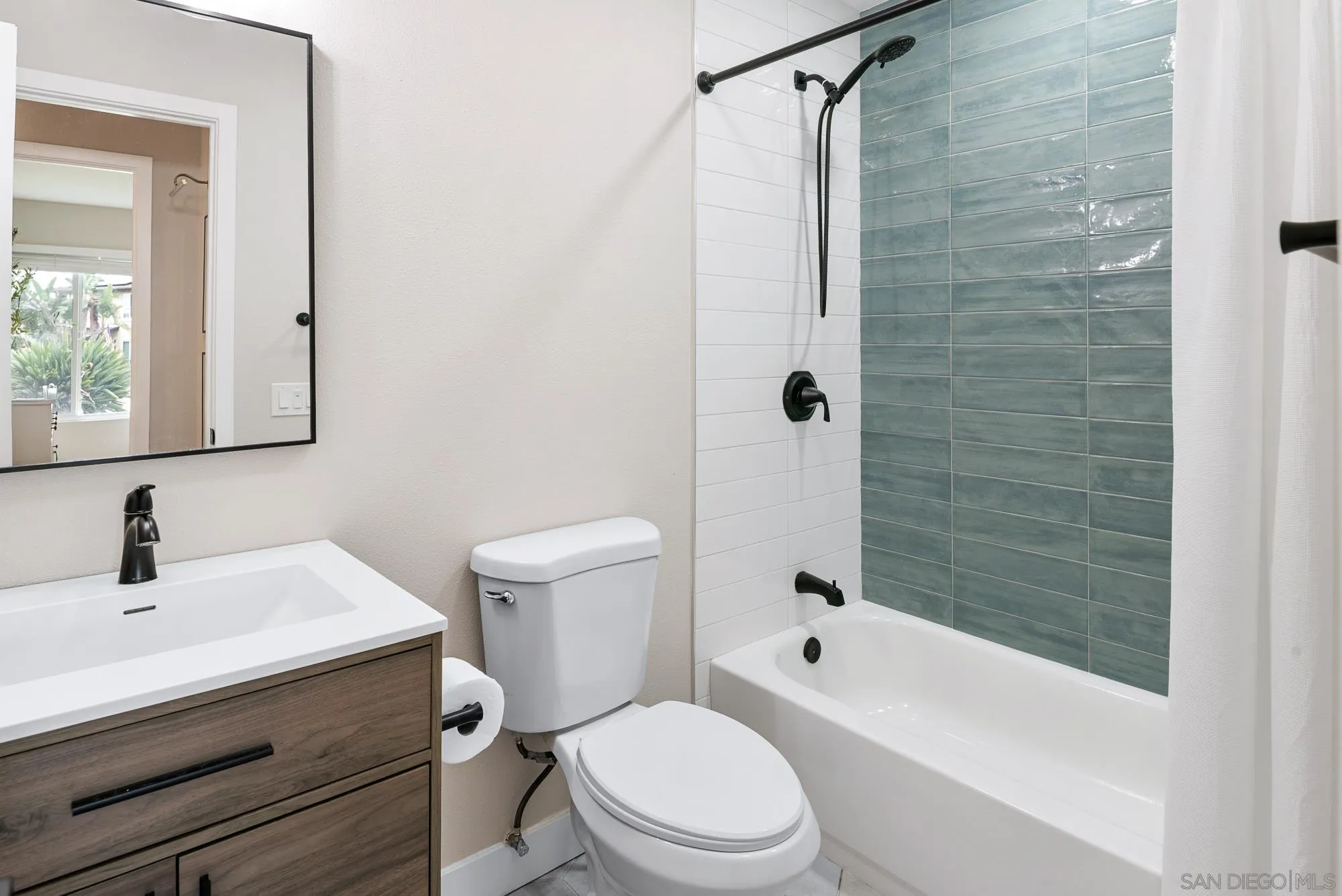 https://cdn.realtyfeed.com/cdn/127/250039637/db505f72d5cd1c435bdde2d65996d30a.webp