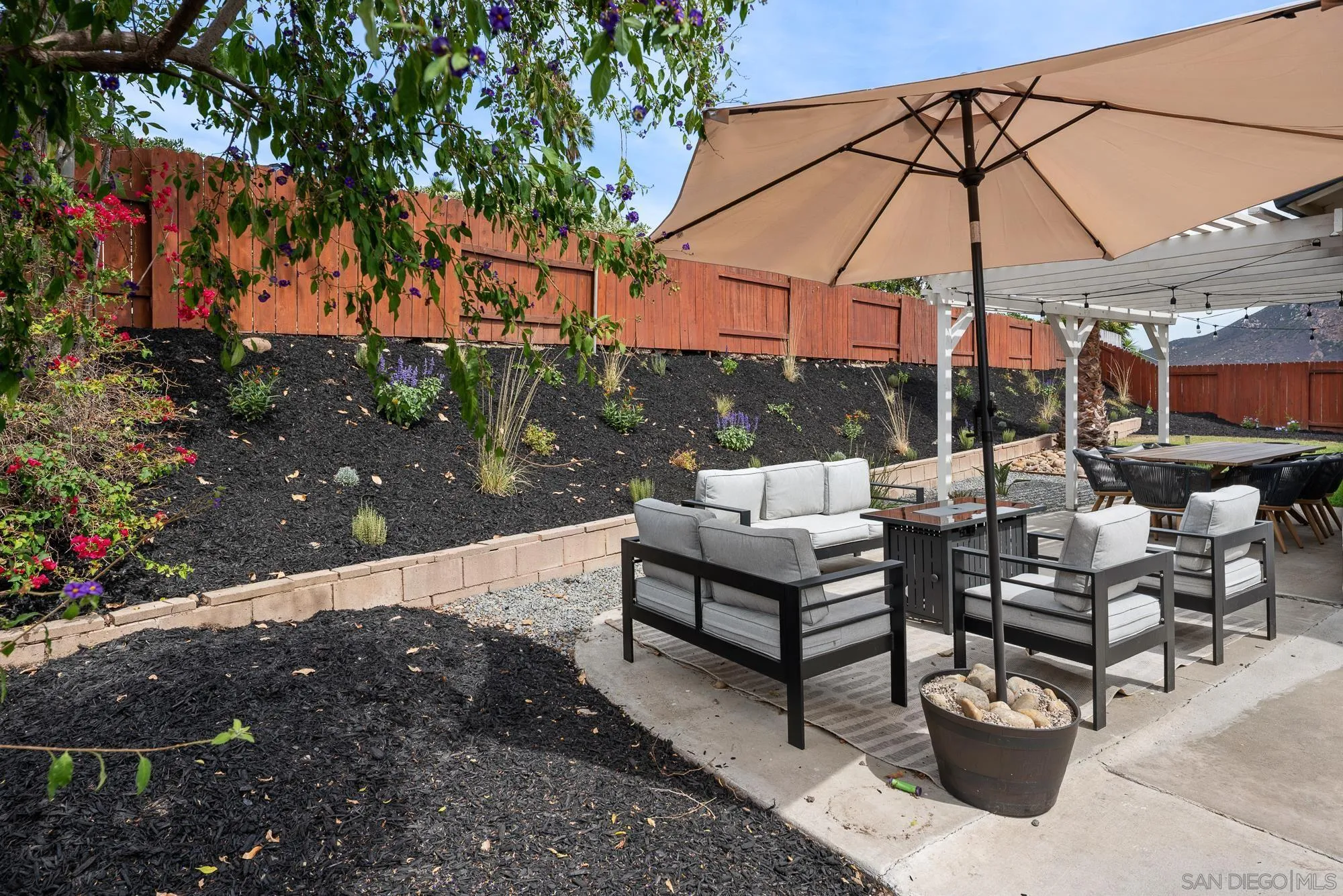 https://cdn.realtyfeed.com/cdn/127/250039637/e4f108bf8a951a8ab177aad6e42de13c.webp