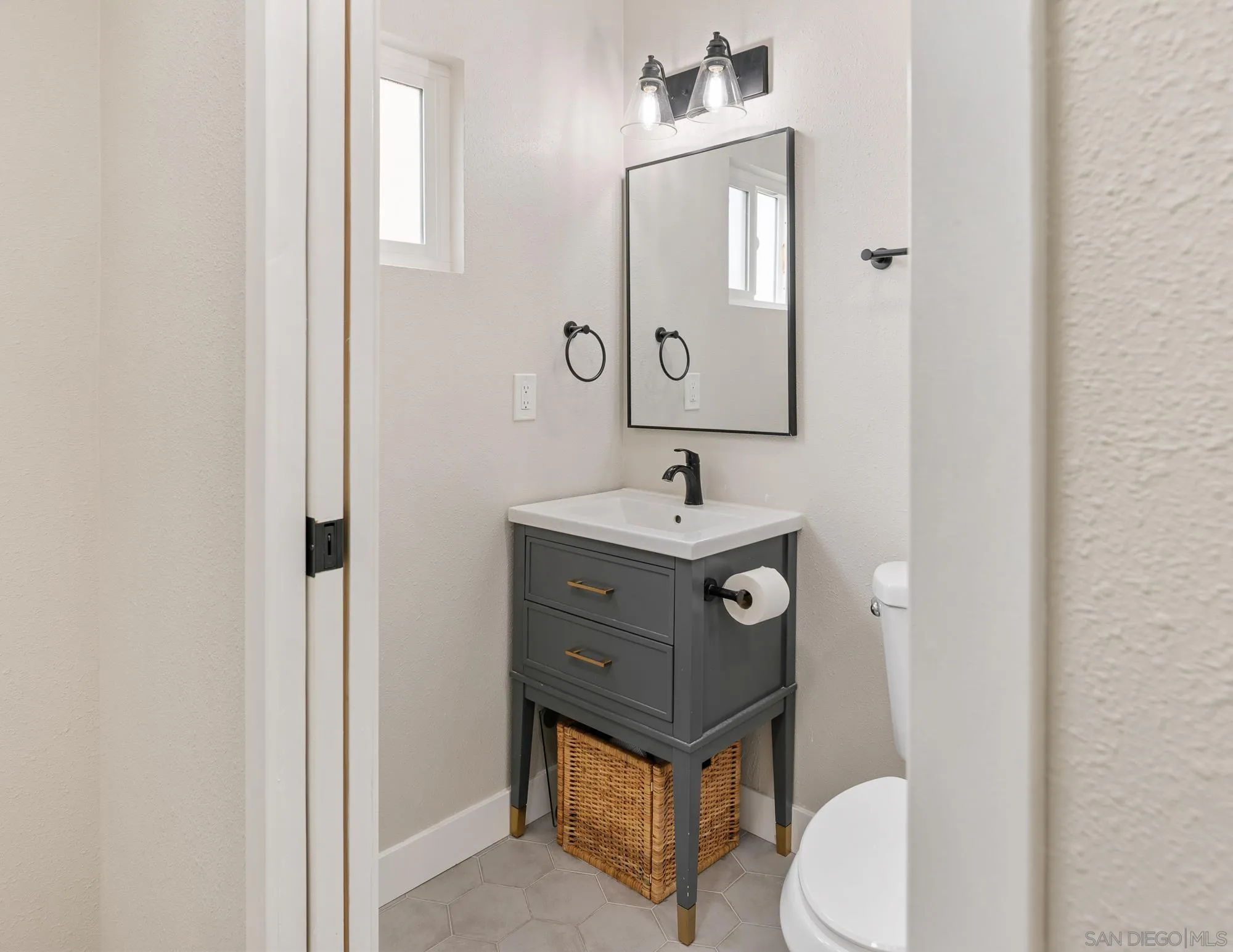 https://cdn.realtyfeed.com/cdn/127/250039637/f6e93fadac91cefc39cbf08be7cbb1c5.webp