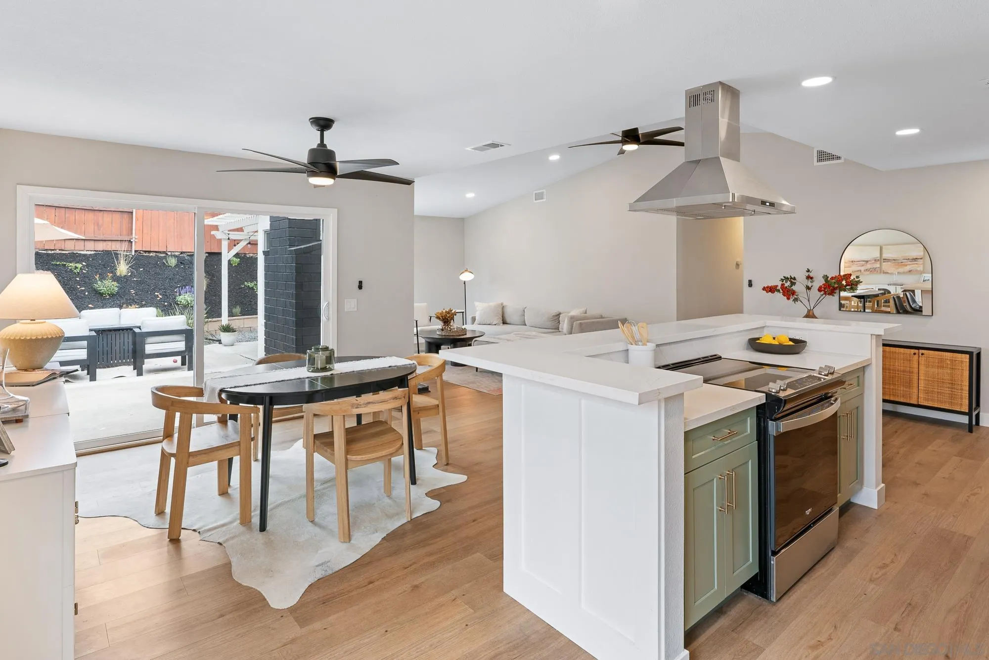 https://cdn.realtyfeed.com/cdn/127/250039637/fbed956879a078b8bbdc04f90c1db8ff.webp