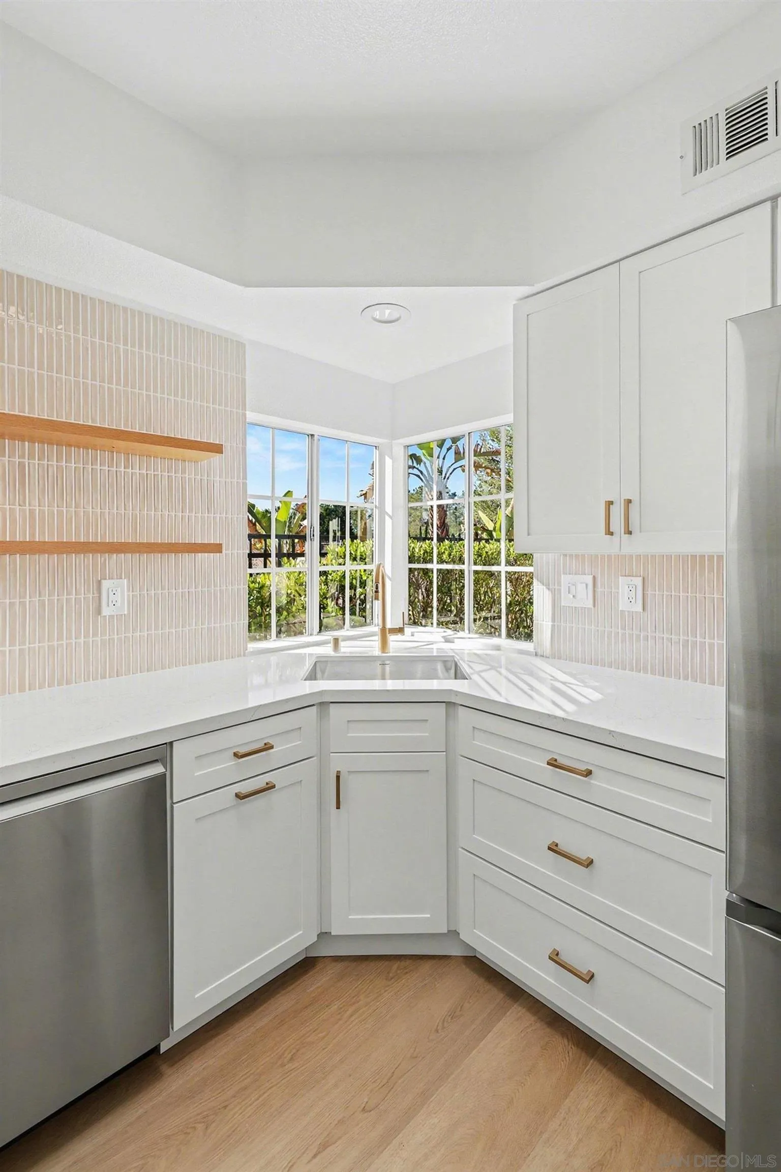 Photo #7: 250039638 Listing: Photo #7