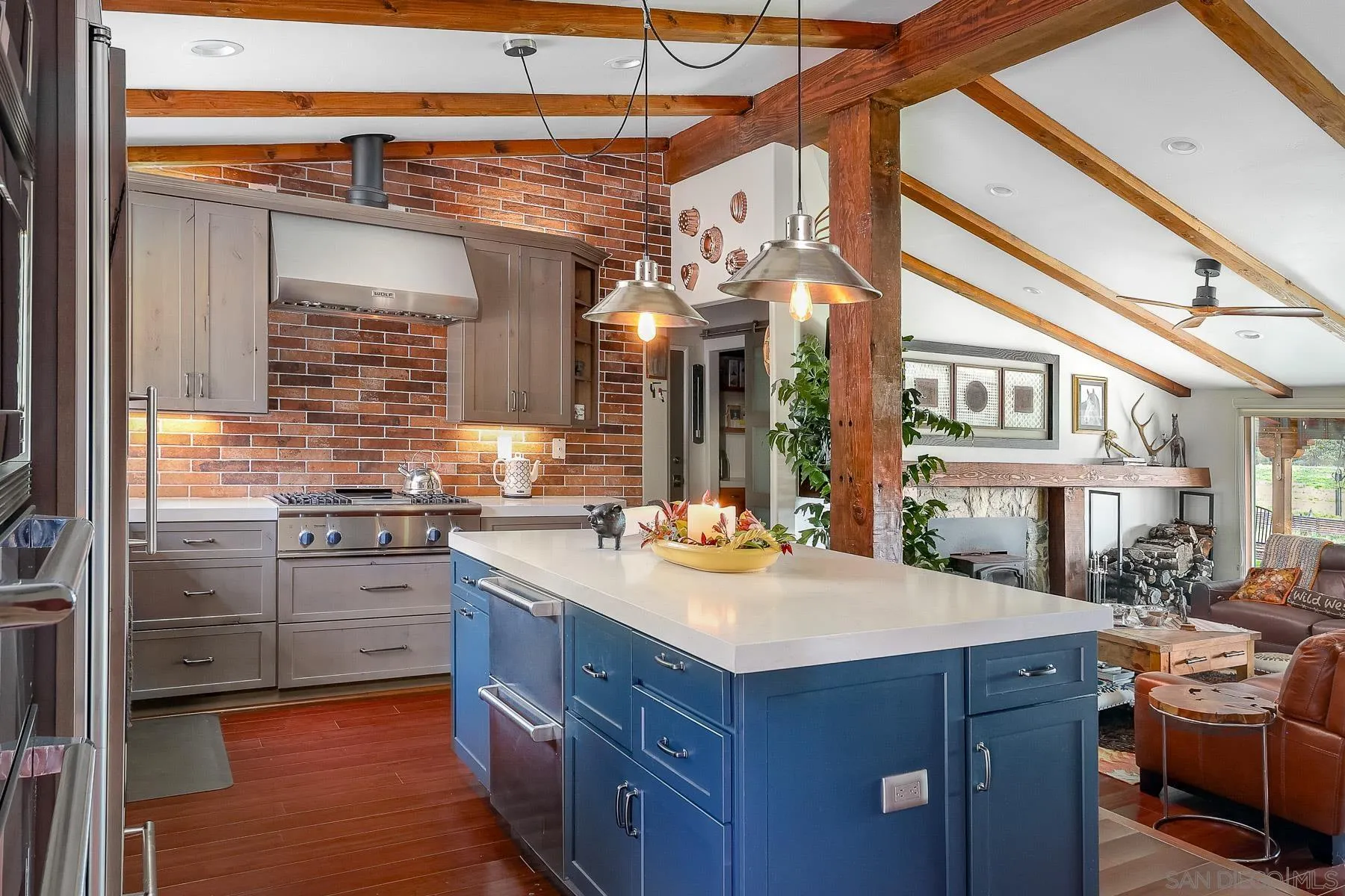 https://cdn.realtyfeed.com/cdn/127/250039640/ee4b15685398418f39b8c033c9492f83.webp