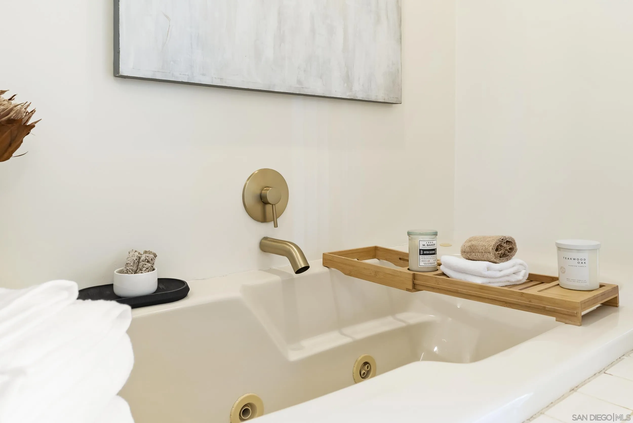 https://cdn.realtyfeed.com/cdn/127/250039641/805d5a23539d5b2f4d8771b25e9ec94c.webp