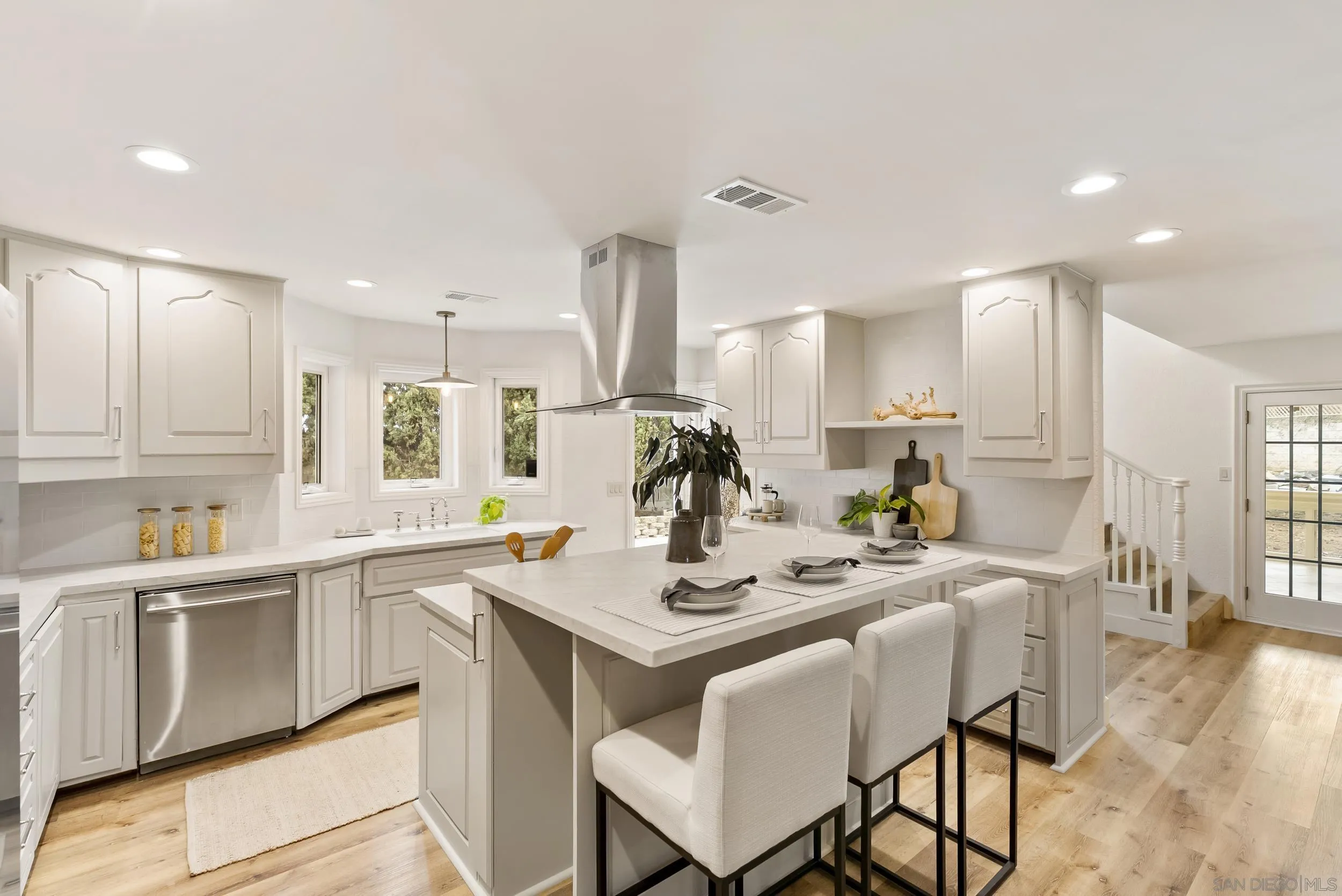 https://cdn.realtyfeed.com/cdn/127/250039641/8d03368a1eb7efc8258eb1f67a548812.webp
