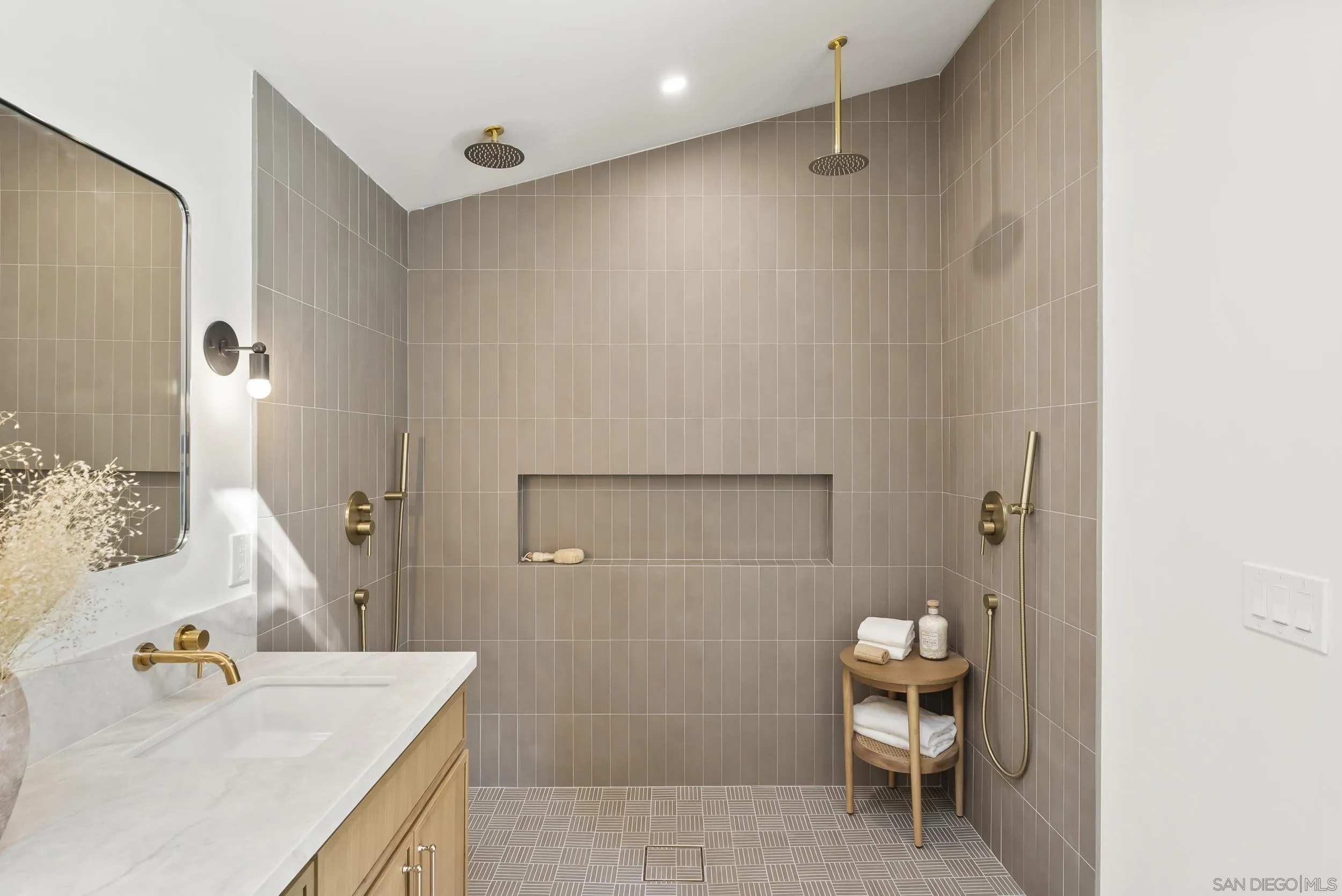 https://cdn.realtyfeed.com/cdn/127/250039643/551e9c63902cb380ffc499d7be7ac4eb.webp