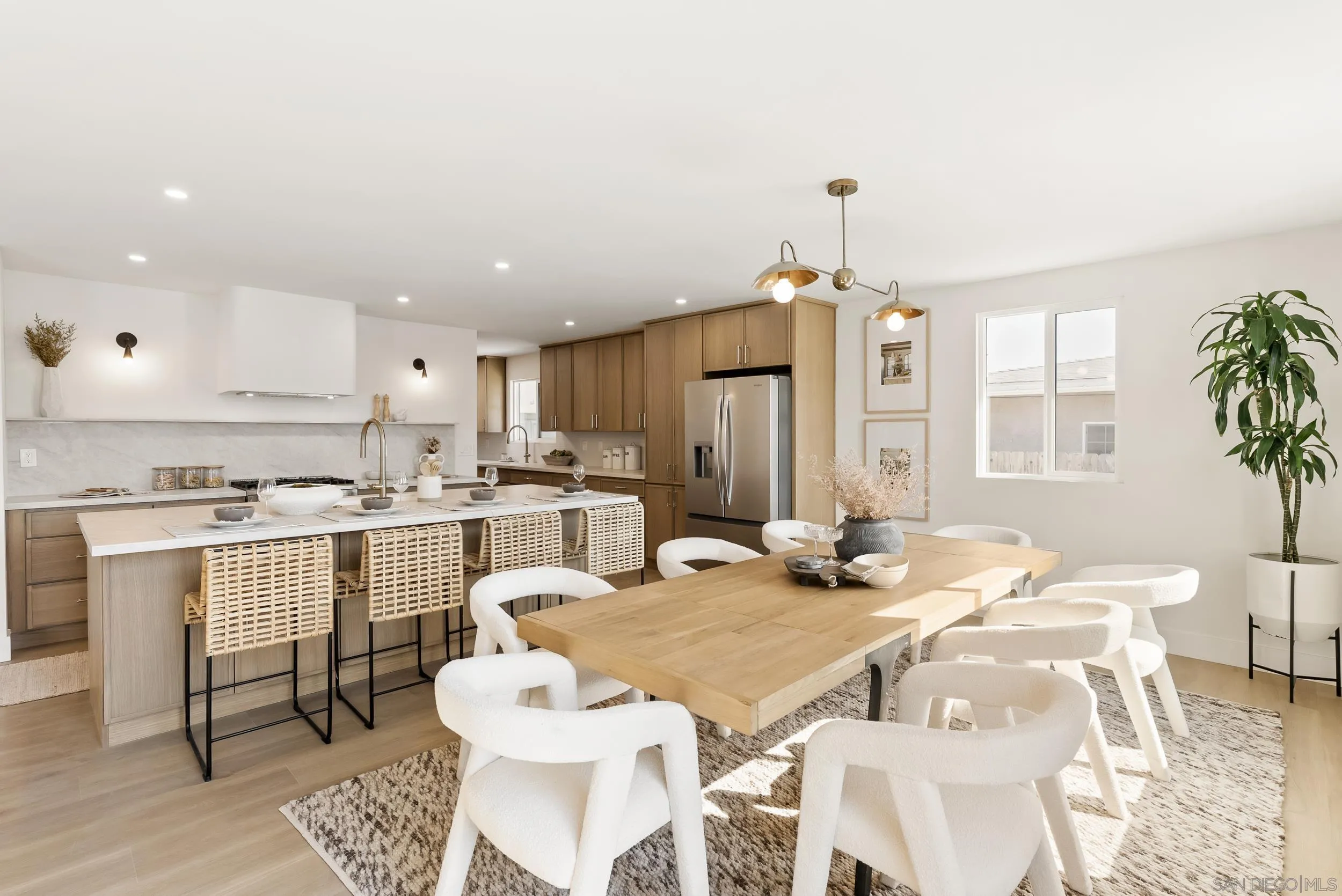 https://cdn.realtyfeed.com/cdn/127/250039643/b213a6f4de221526cb3da34f92c4ee4b.webp