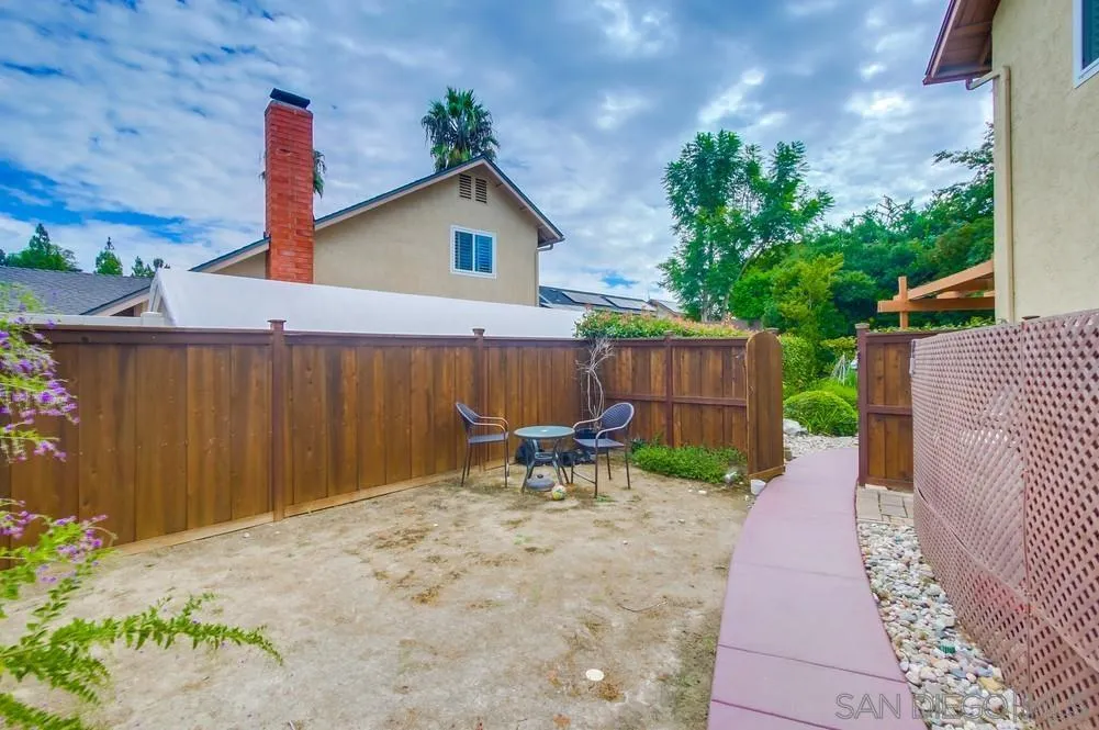 https://cdn.realtyfeed.com/cdn/127/250039650/115c7997e0b25fc2f7f8bde5e29eec07.webp