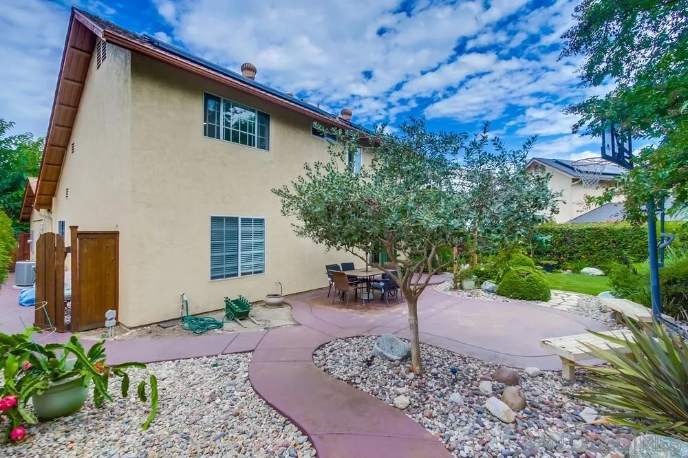 https://cdn.realtyfeed.com/cdn/127/250039650/2de371de7dd4e2f196cf311804d53e4b.webp