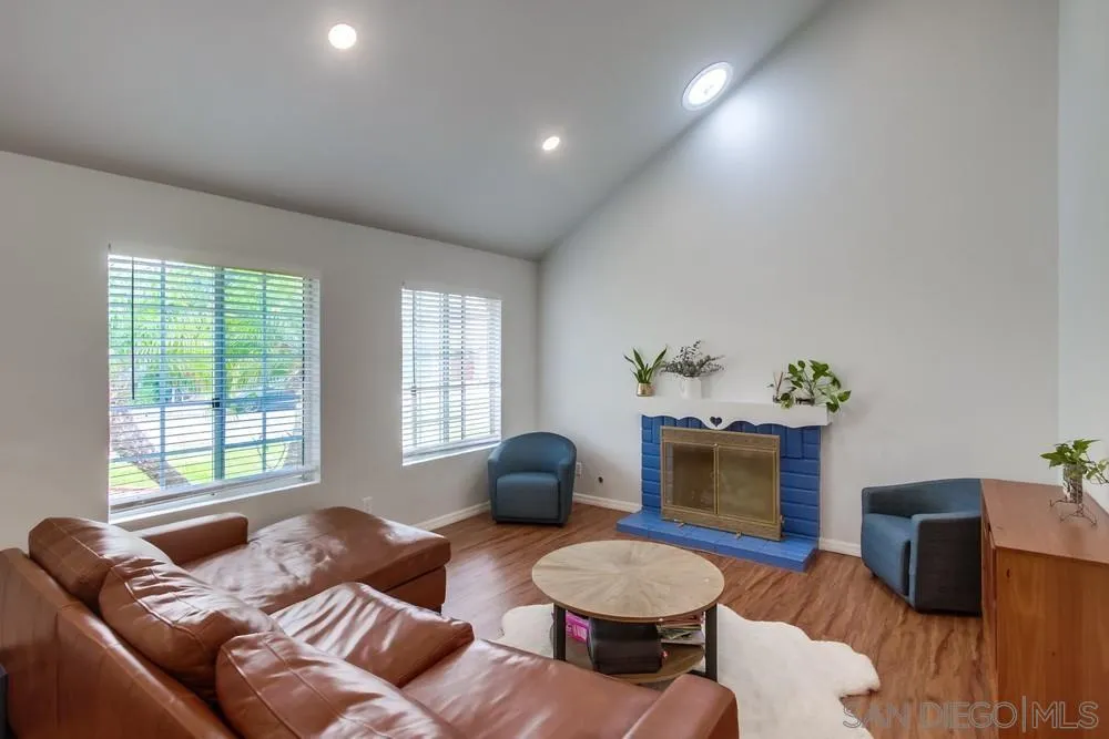 https://cdn.realtyfeed.com/cdn/127/250039650/a591095f9ae856c69f8f4537dc23e3b0.webp