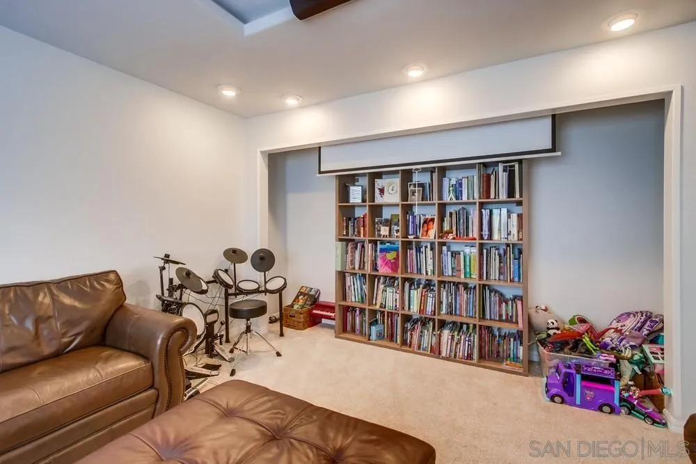https://cdn.realtyfeed.com/cdn/127/250039650/de4b3d81fda5bbb64ed1dfbc3e100653.webp