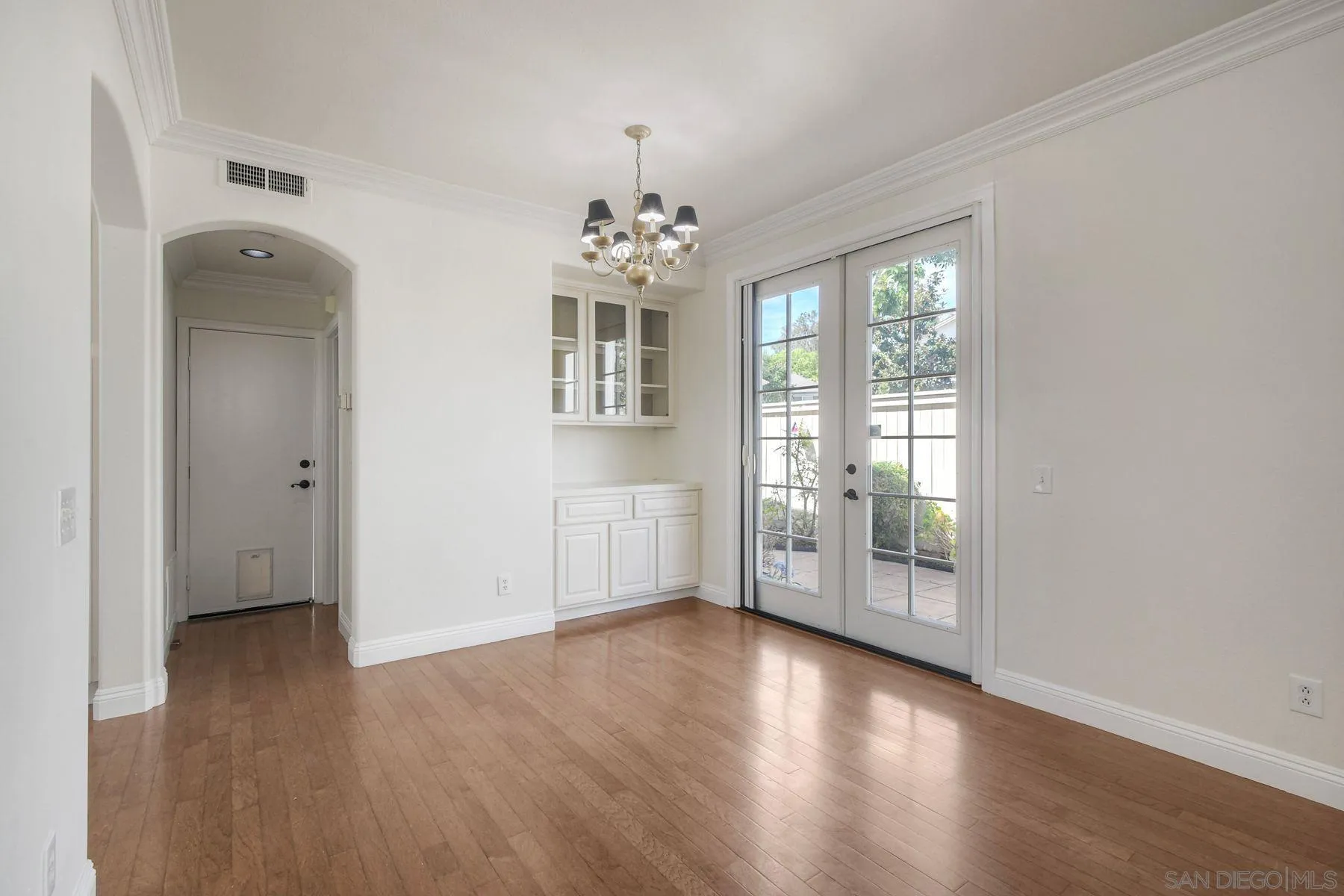 https://cdn.realtyfeed.com/cdn/127/250039659/31d111072b0a957c63c813599223559b.webp