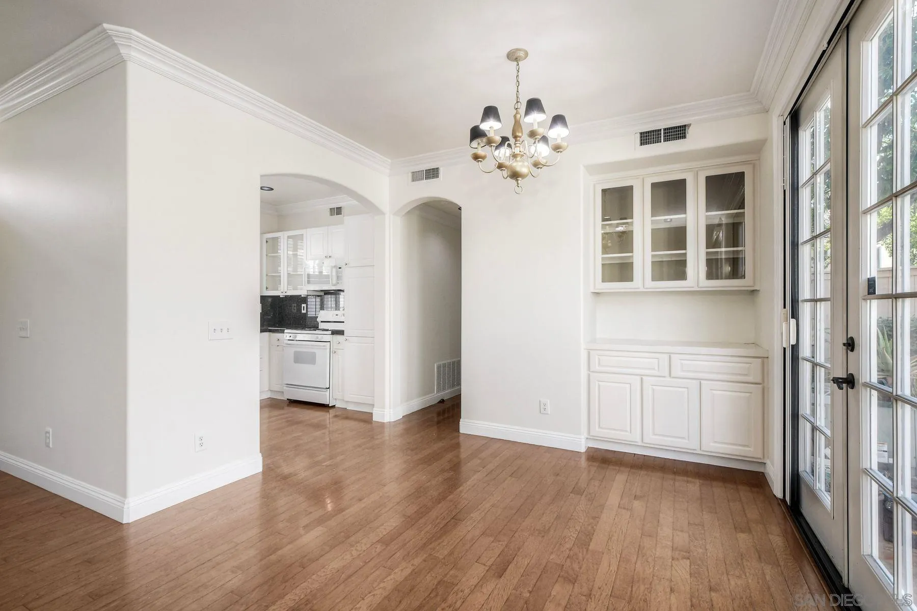 https://cdn.realtyfeed.com/cdn/127/250039659/62c1a6a79371e8408b07934edfbf3b34.webp