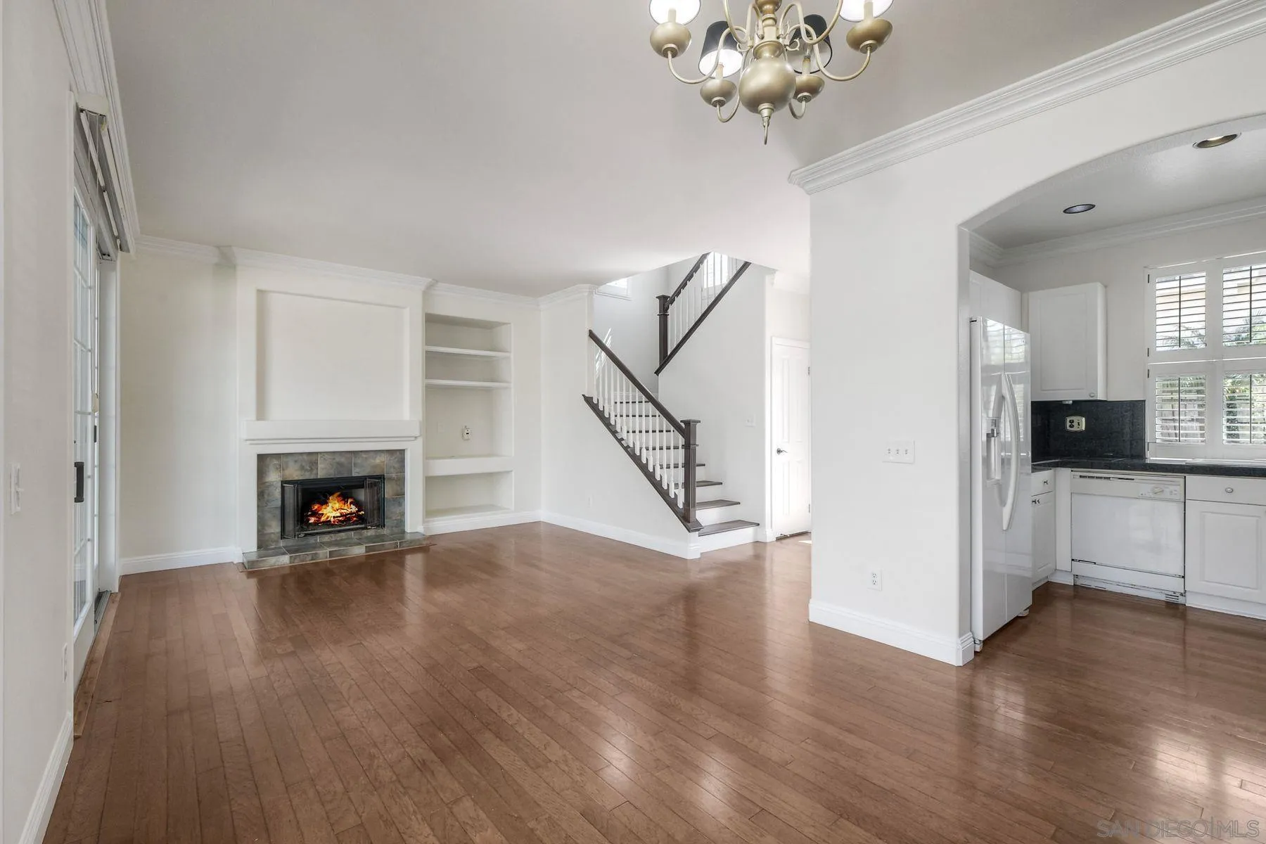 https://cdn.realtyfeed.com/cdn/127/250039659/8503c6d22938efa957c05d372aa53b4c.webp