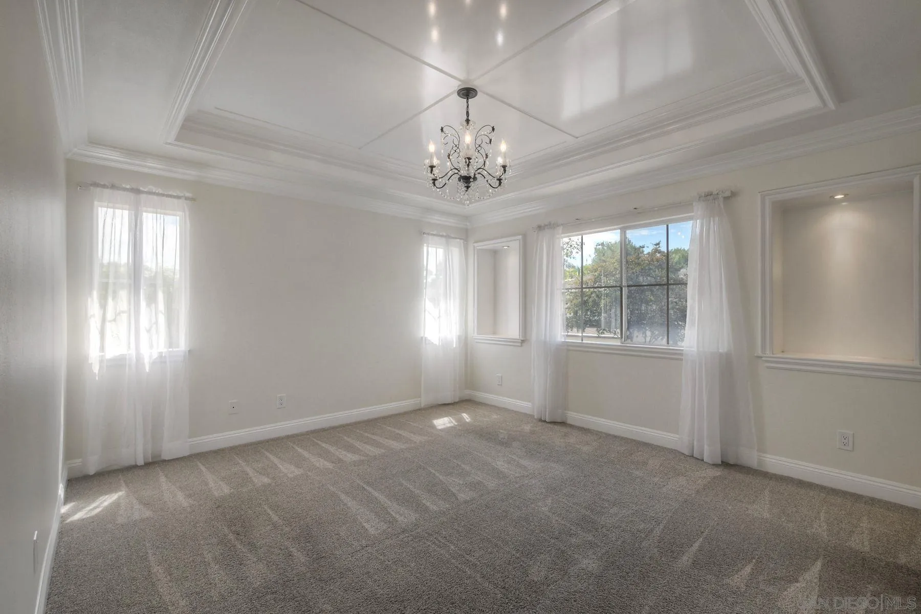 https://cdn.realtyfeed.com/cdn/127/250039659/c6b27edd21544d2c191d74352e9fa60e.webp