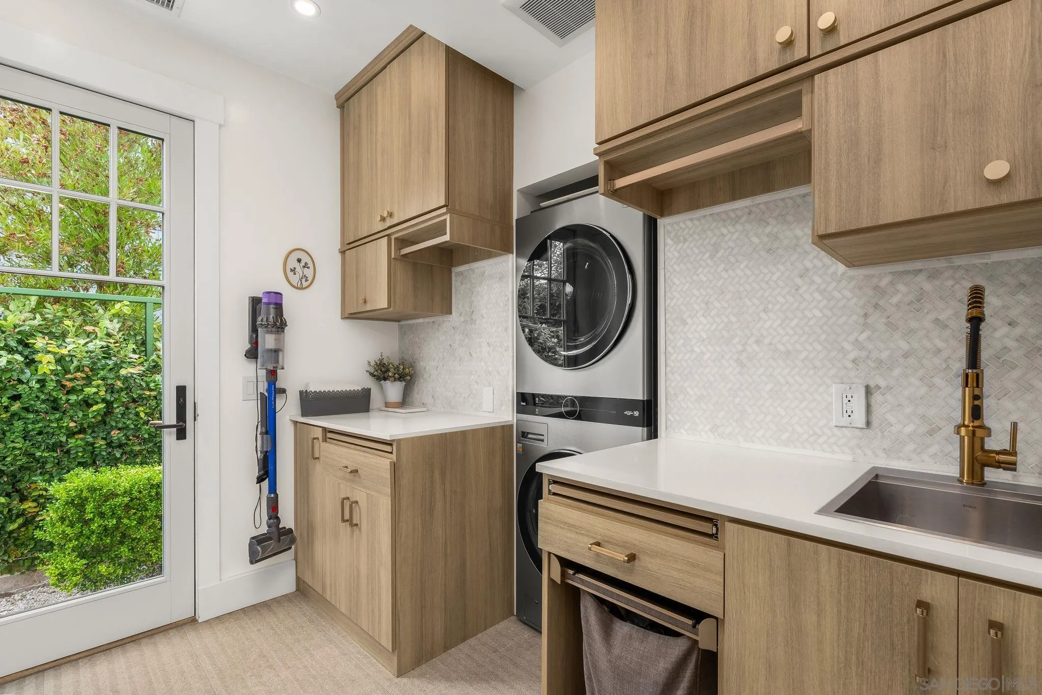 https://cdn.realtyfeed.com/cdn/127/250039664/51d9a4d0ada438c92c7684c5a848885c.webp