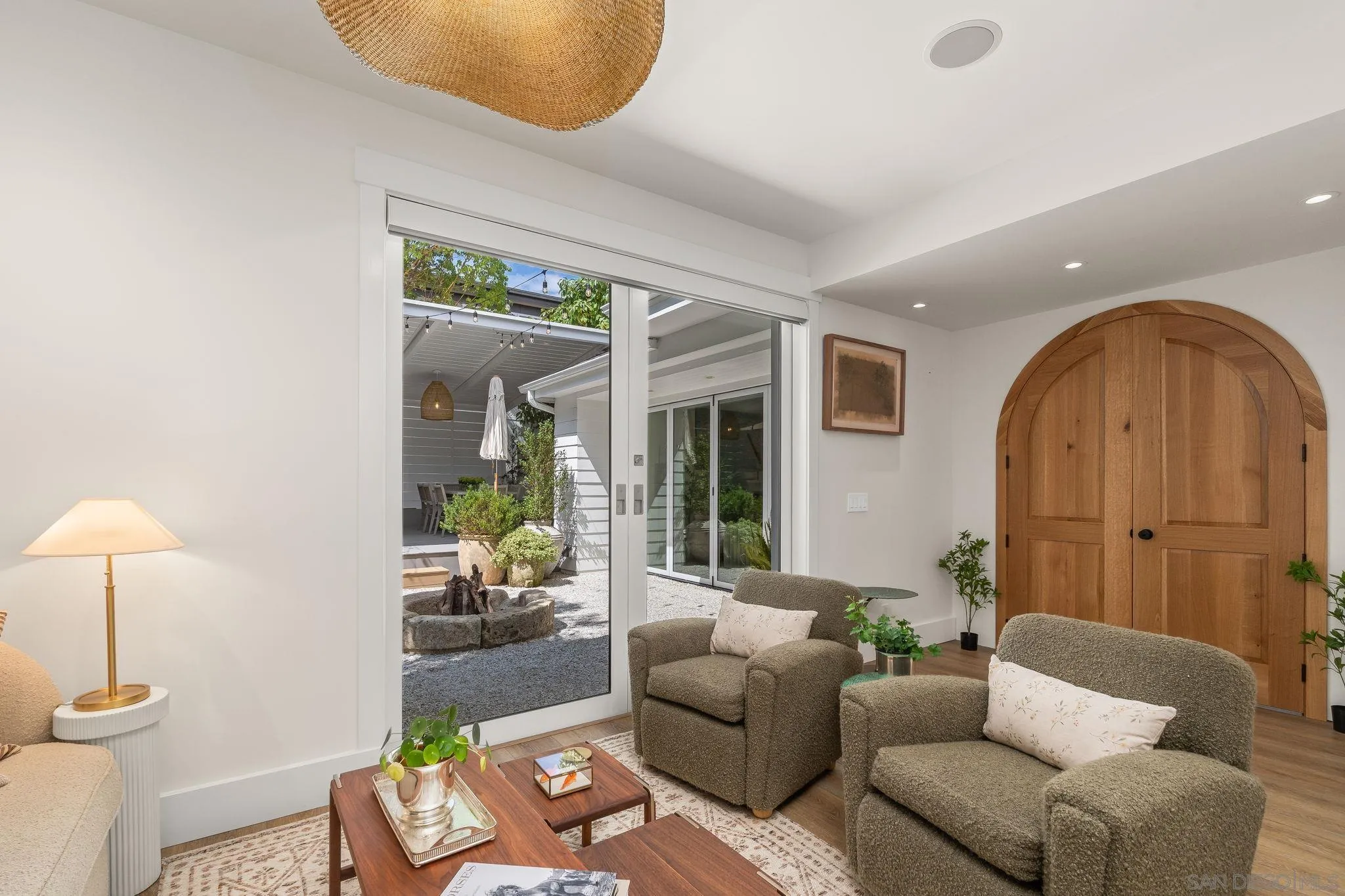 https://cdn.realtyfeed.com/cdn/127/250039664/684cc0dc4111257c34ddcdab42d5f0c2.webp
