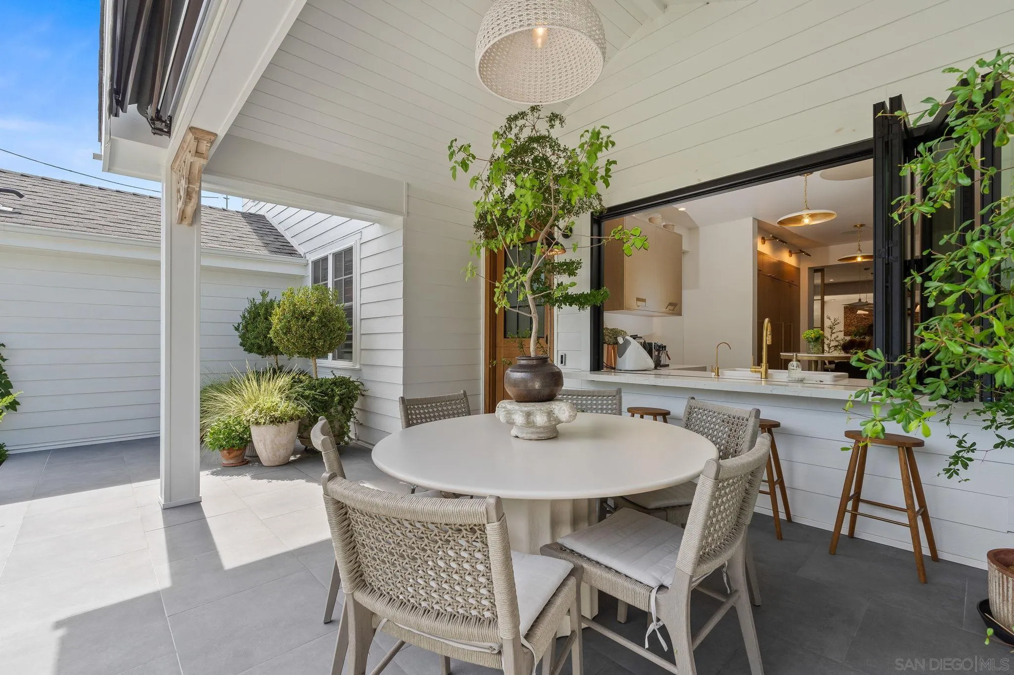 https://cdn.realtyfeed.com/cdn/127/250039664/afdf91f47c0a8532dc669d9e75638d0e.webp