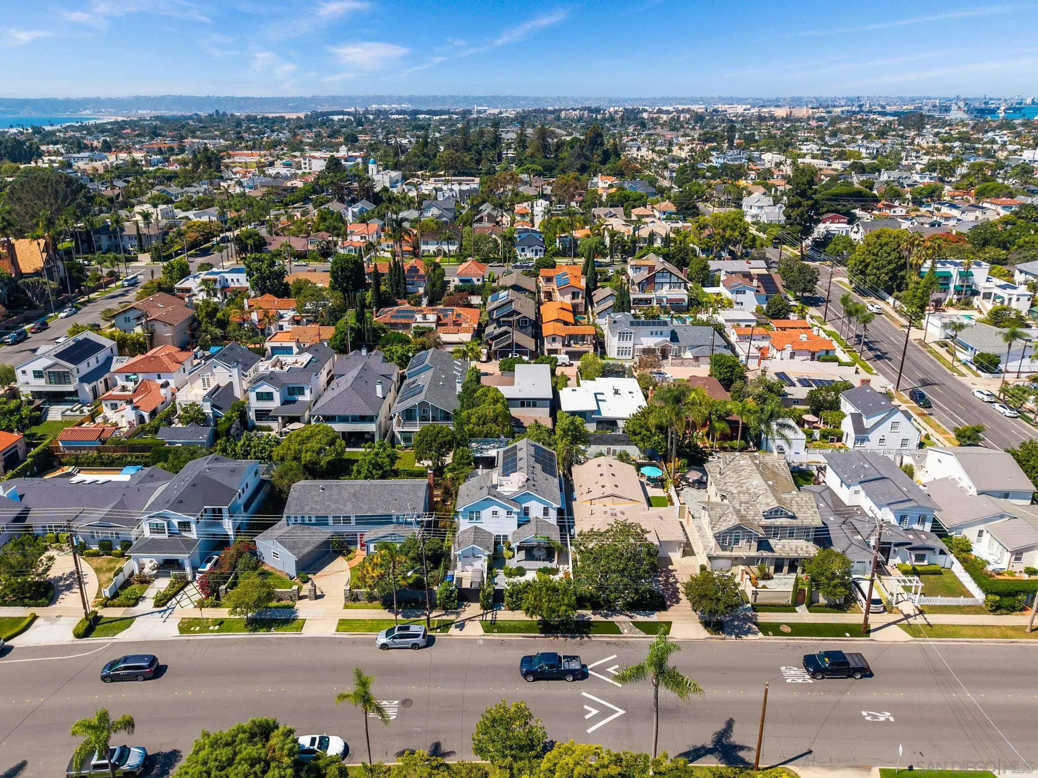 https://cdn.realtyfeed.com/cdn/127/250039664/b81d0e6aff2e7df38ff1ebec6ce54e3f.webp