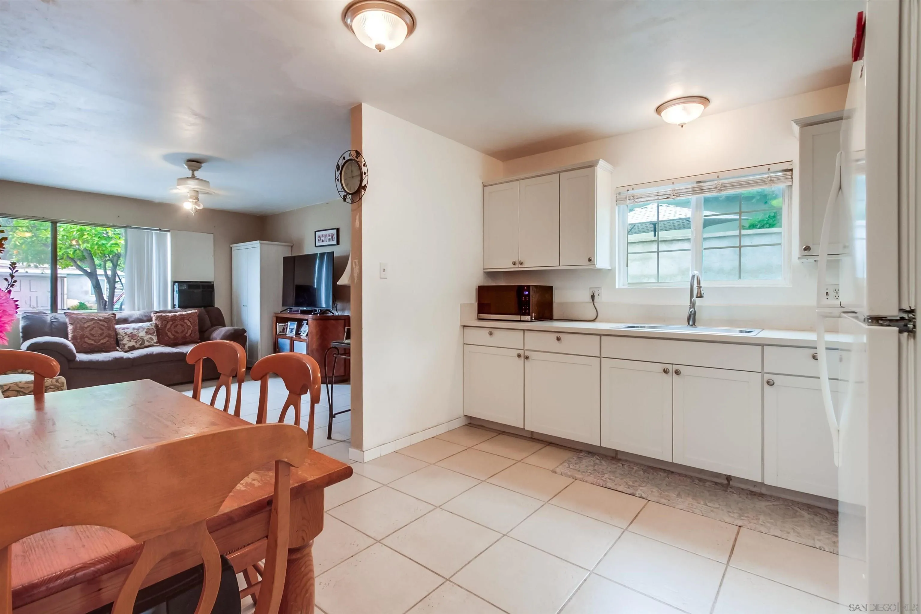 https://cdn.realtyfeed.com/cdn/127/250039671/ccab79fcb2ae46f1953b12dcb4796b8a.webp