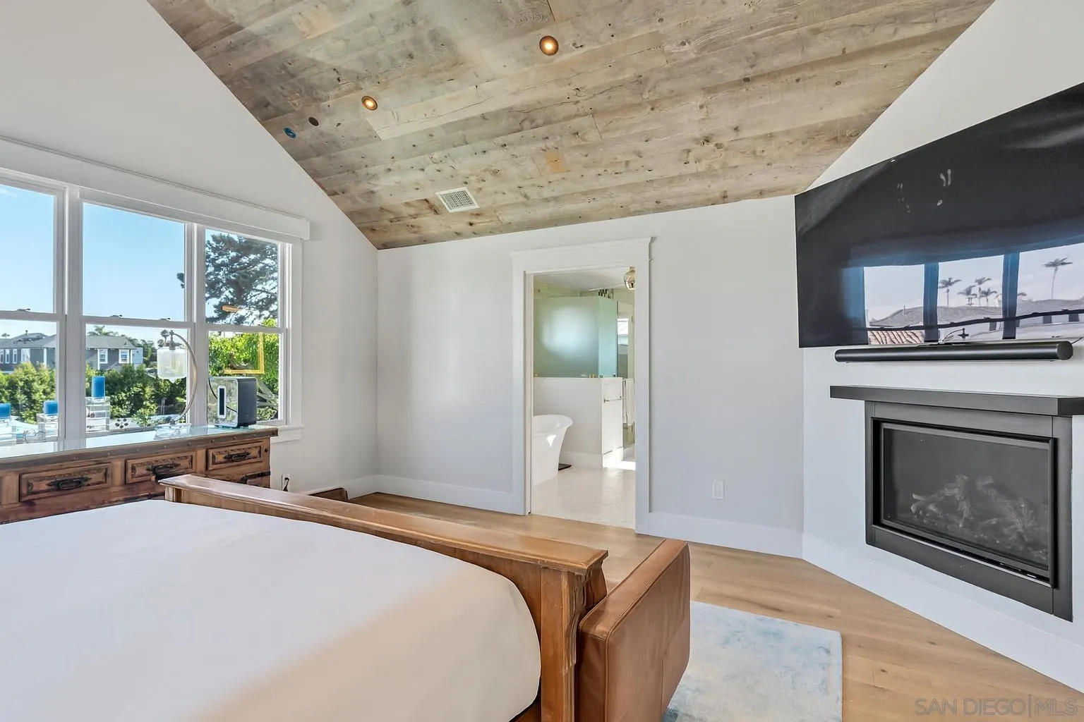 https://cdn.realtyfeed.com/cdn/127/250039672/b796961d51d5dd7d6d4d3961ee2cb5af.webp
